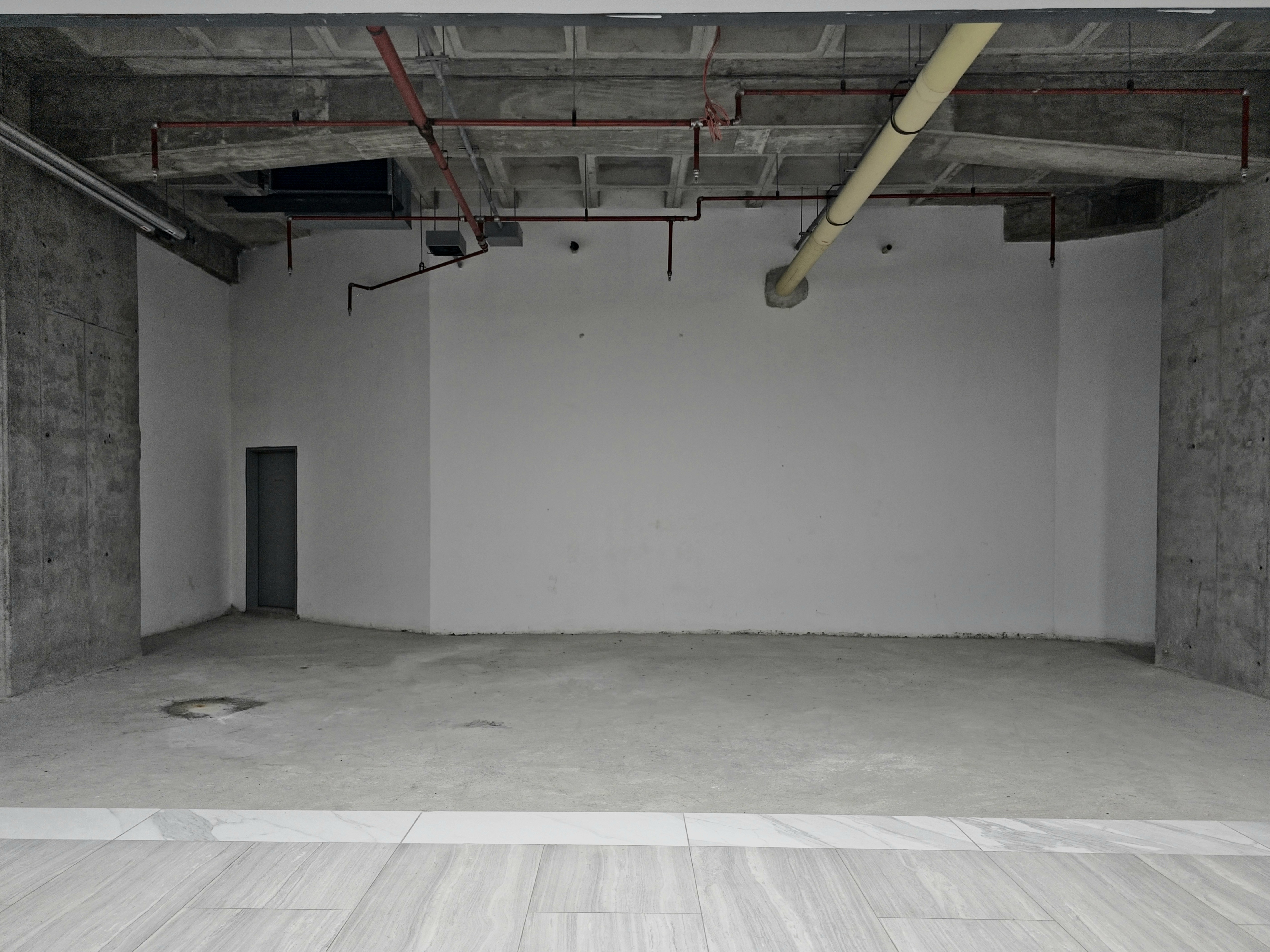 Venta de Local Comercial en el Centro Empresarial Esmeralda Bella