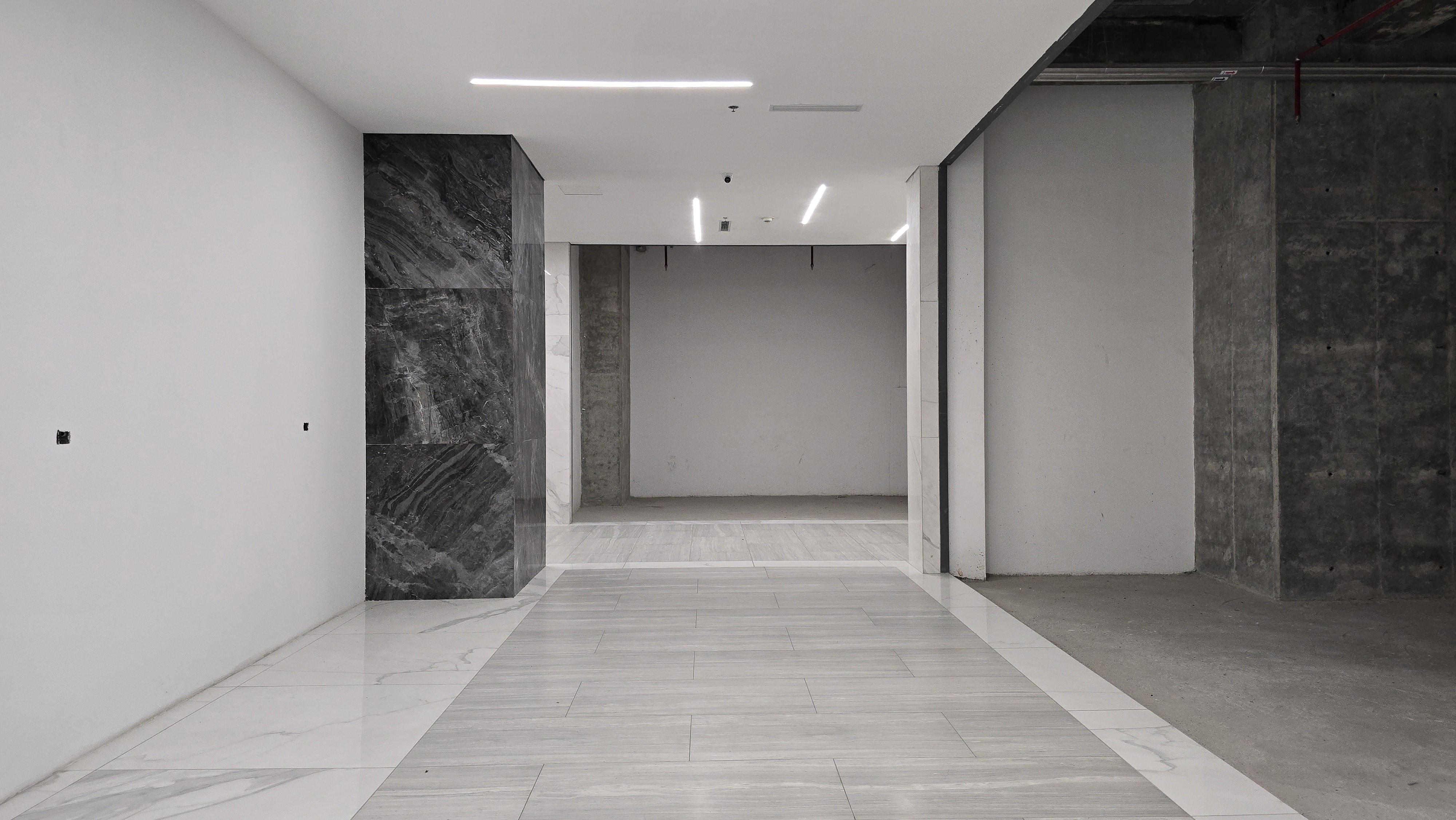Venta de Local Comercial en el Centro Empresarial Esmeralda Bella