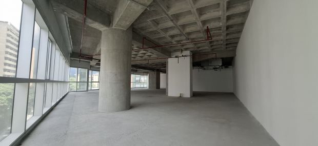 Oficina en Alquiler Obra Gris en Centro Empresarial Esmeralda Bella