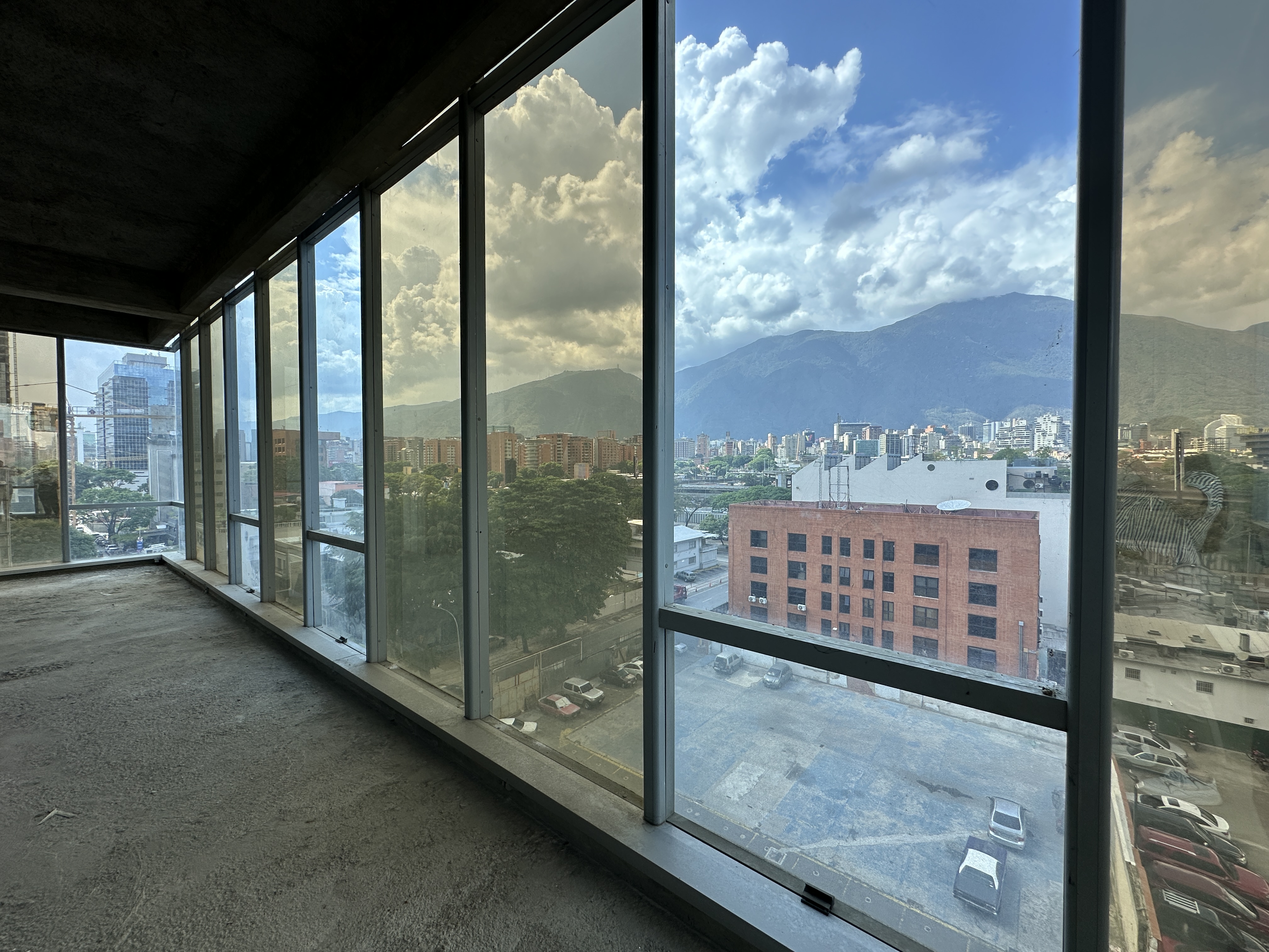 OFICINA EN VENTA EN LAS MERCEDES CON VISTA AL AVILA Anma