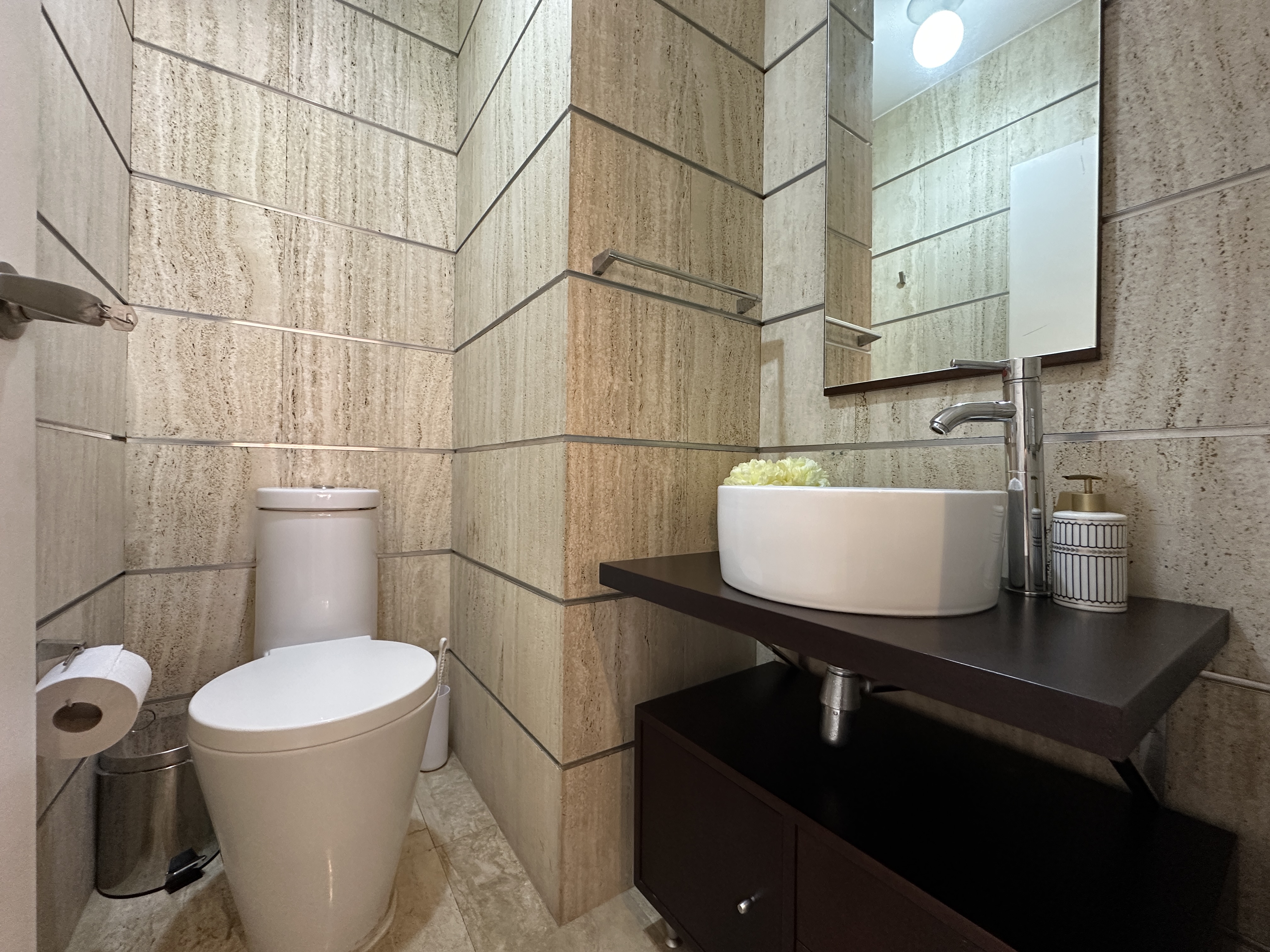 SE VENDE MODERNO APARTAMENTO EN LOMAS DE LAS MERCEDES Anma