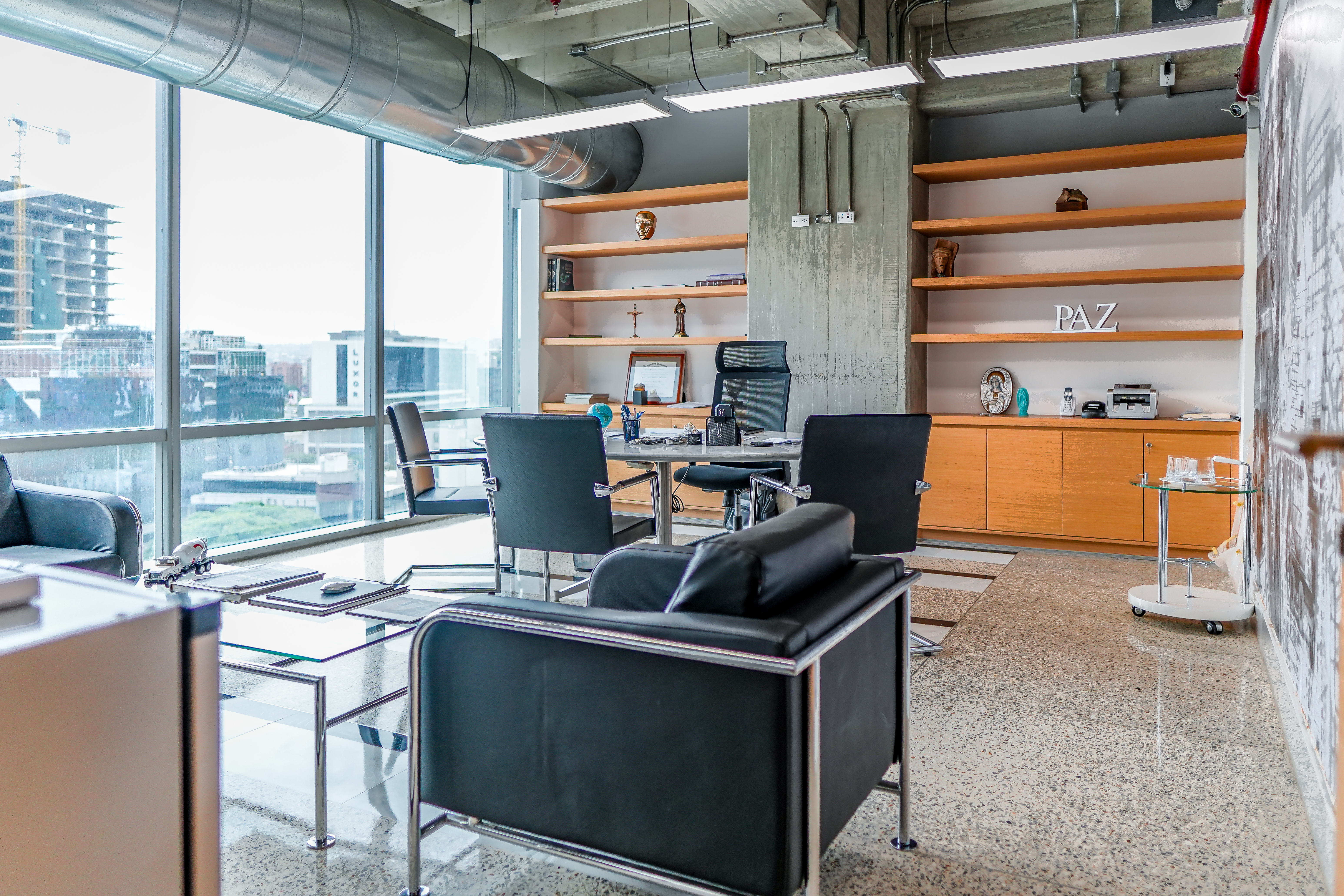 EN VENTA MODERNA OFICINA EN LAS MERCEDES CON VISTA AL AVILA Anma