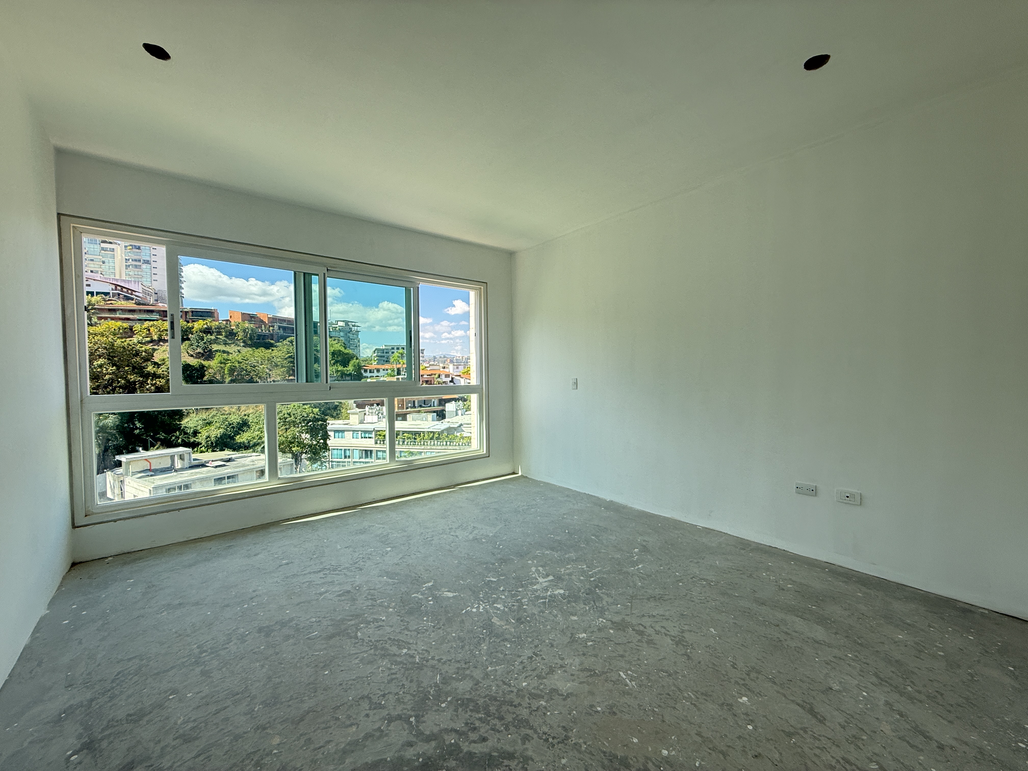 PENT-HOUSE DUPLEX EN OBRA BLANCA EN LOMAS DE LAS MERCEDES BELLA