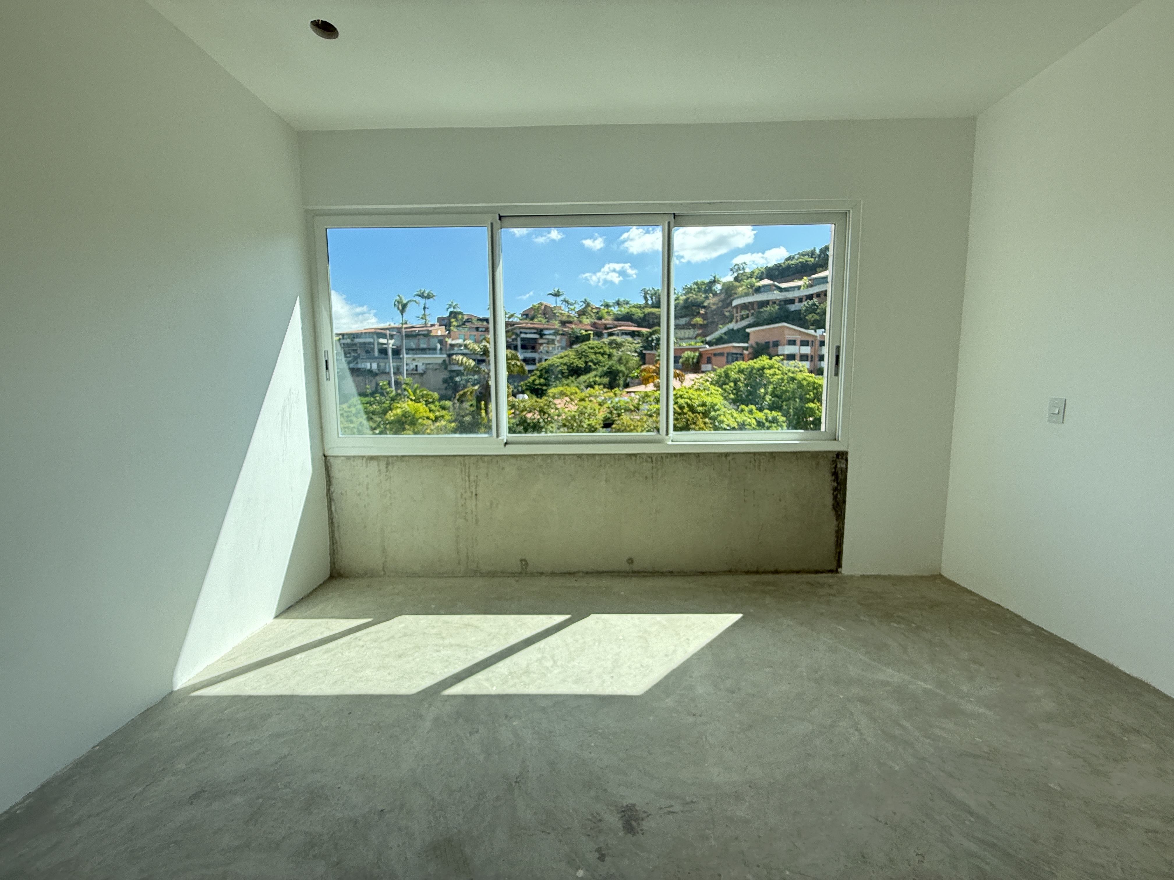 PENT-HOUSE DUPLEX EN OBRA BLANCA EN LOMAS DE LAS MERCEDES BELLA