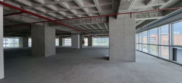 Alquiler Oficina en Obra Gris en Centro Empresarial La esmeralda Bella