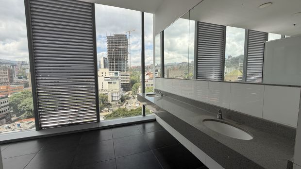 SE ALQUILA OFICINA EN OBRA BLANCA EN LAS MERCEDES ANMA