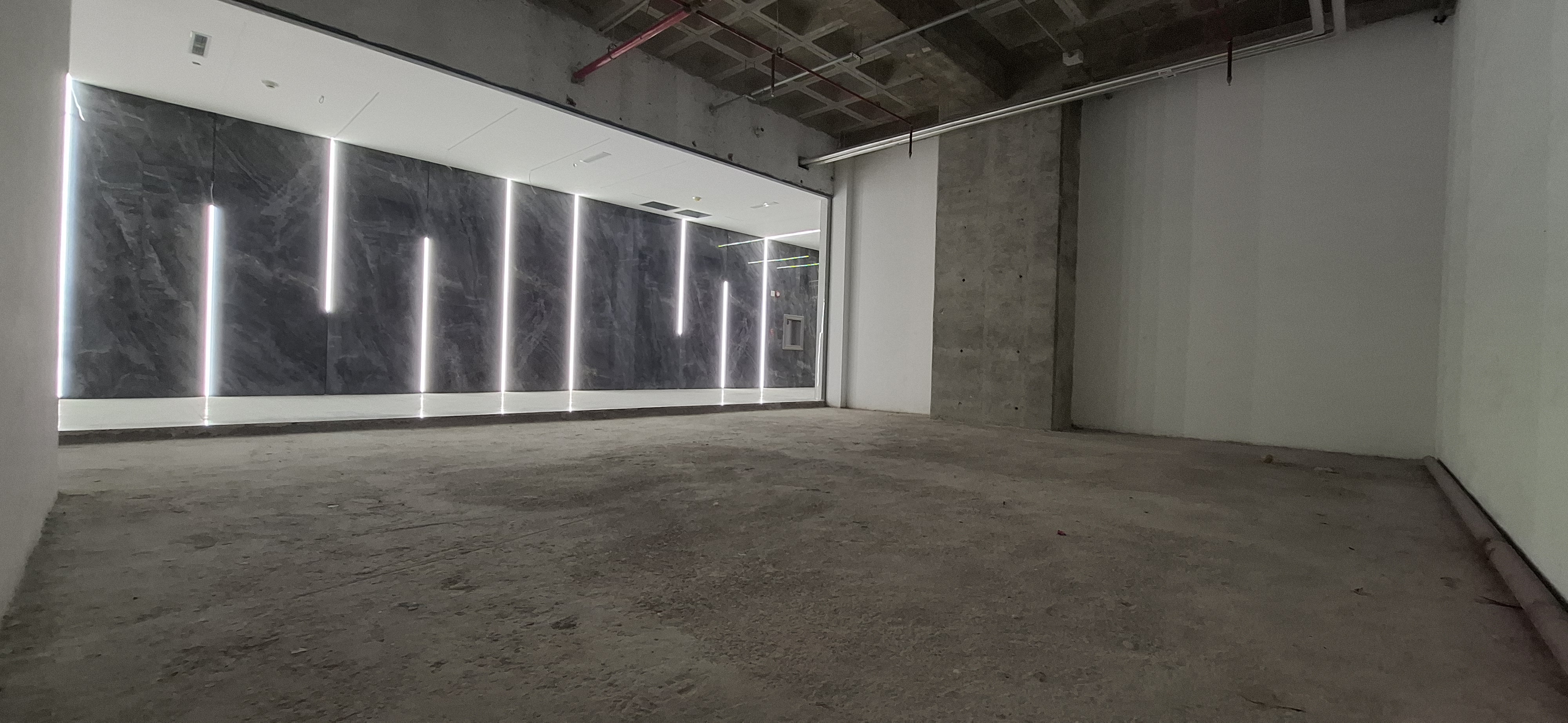 Venta  Local Comercial en el Centro Empresarial Esmeralda Bella