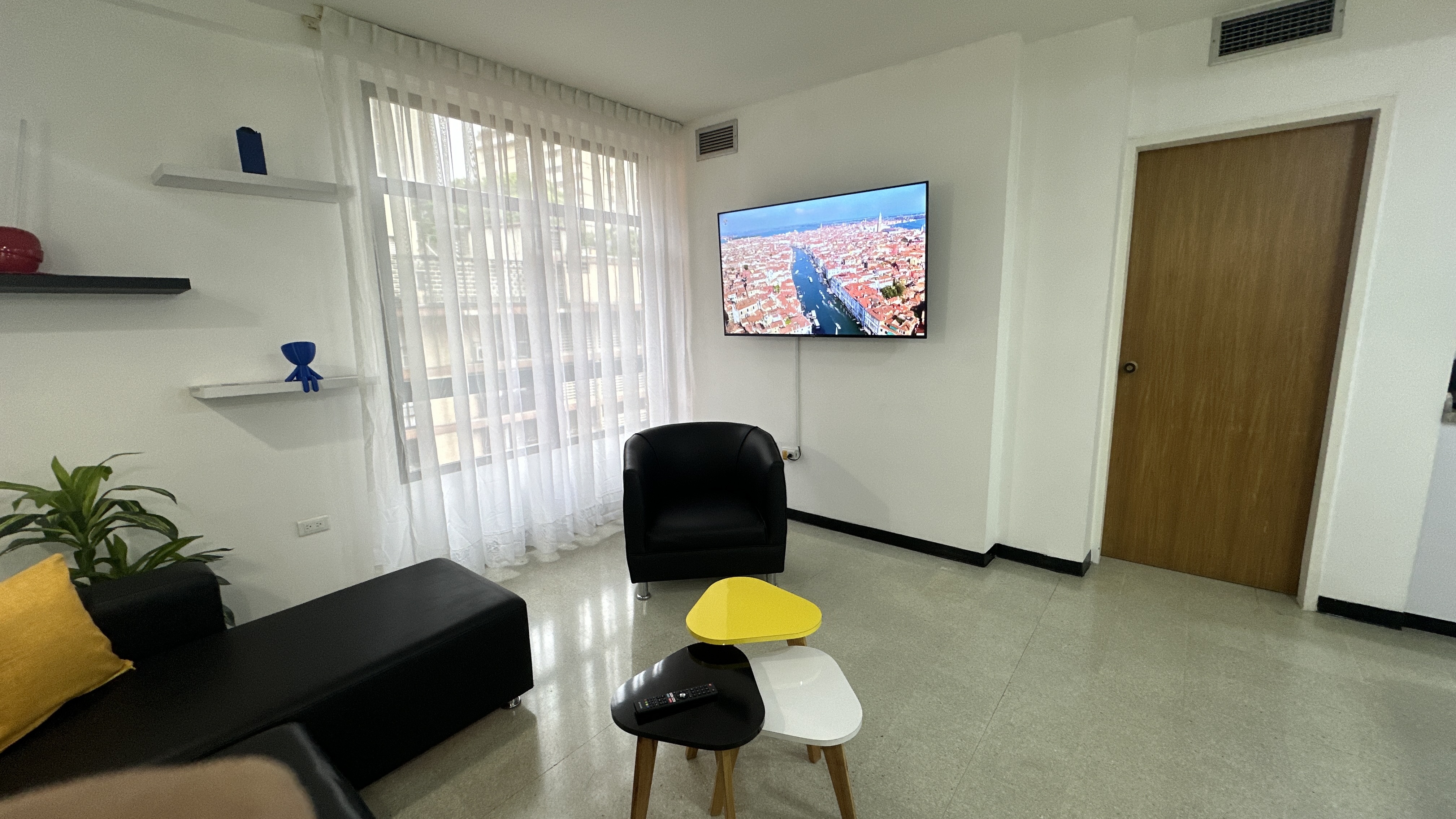 APARTAMENTO EJECUTIVO EN ALQUILER LOS PALOS GRANDES ALE