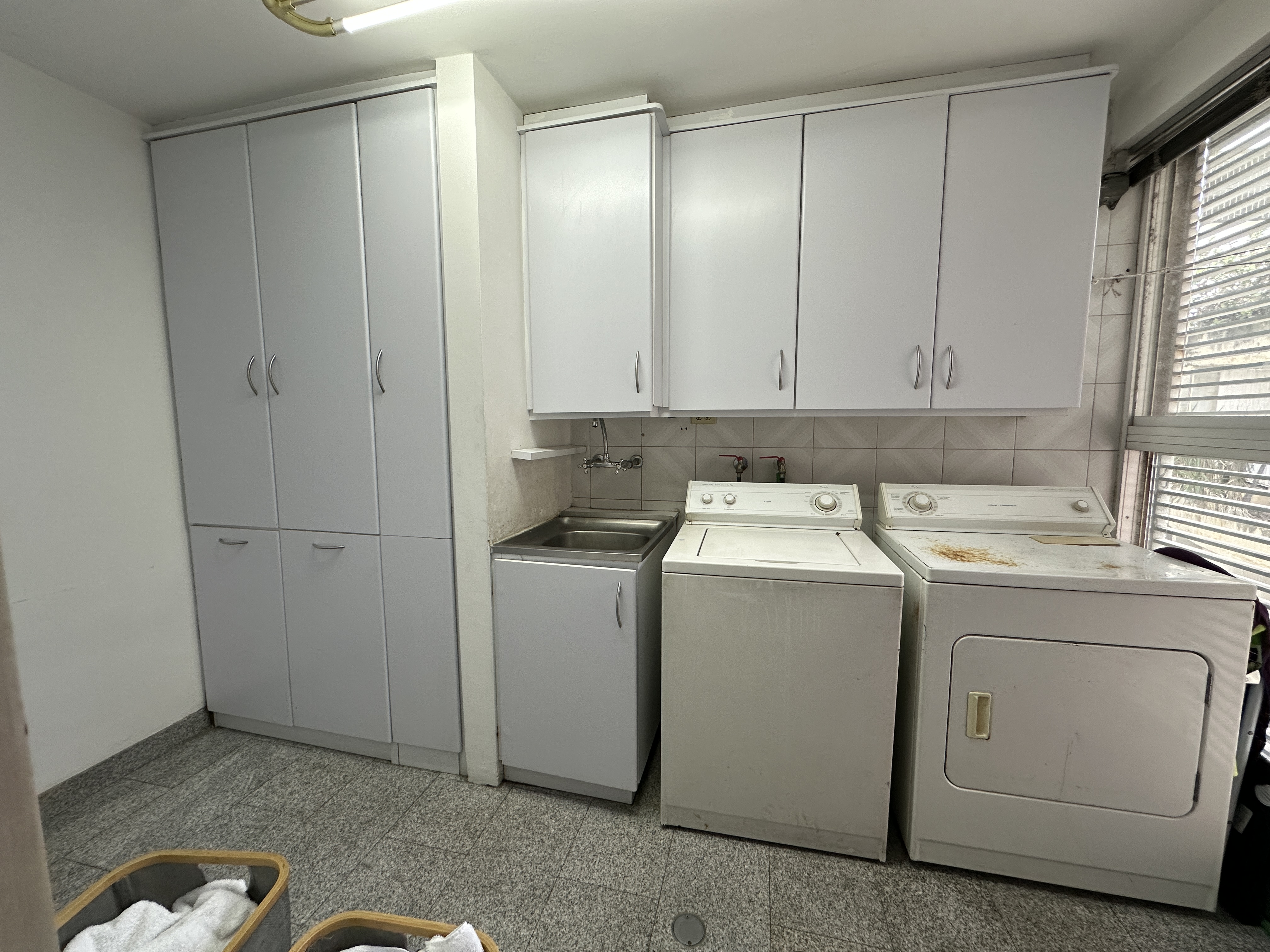 SE VENDE MODERNO APARTAMENTO EN LOMAS DE LAS MERCEDES Anma