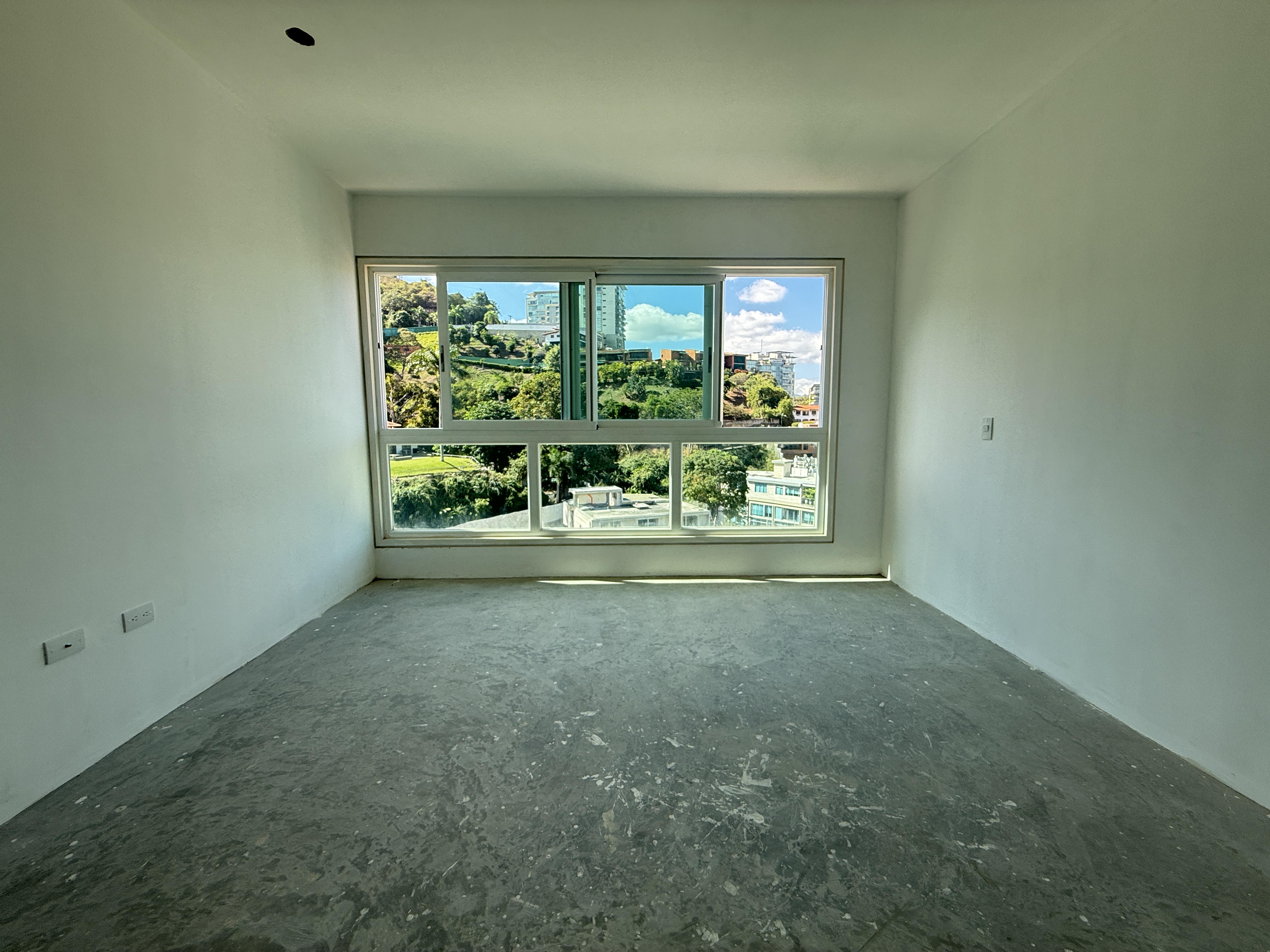 PENT-HOUSE DUPLEX EN OBRA BLANCA EN LOMAS DE LAS MERCEDES BELLA