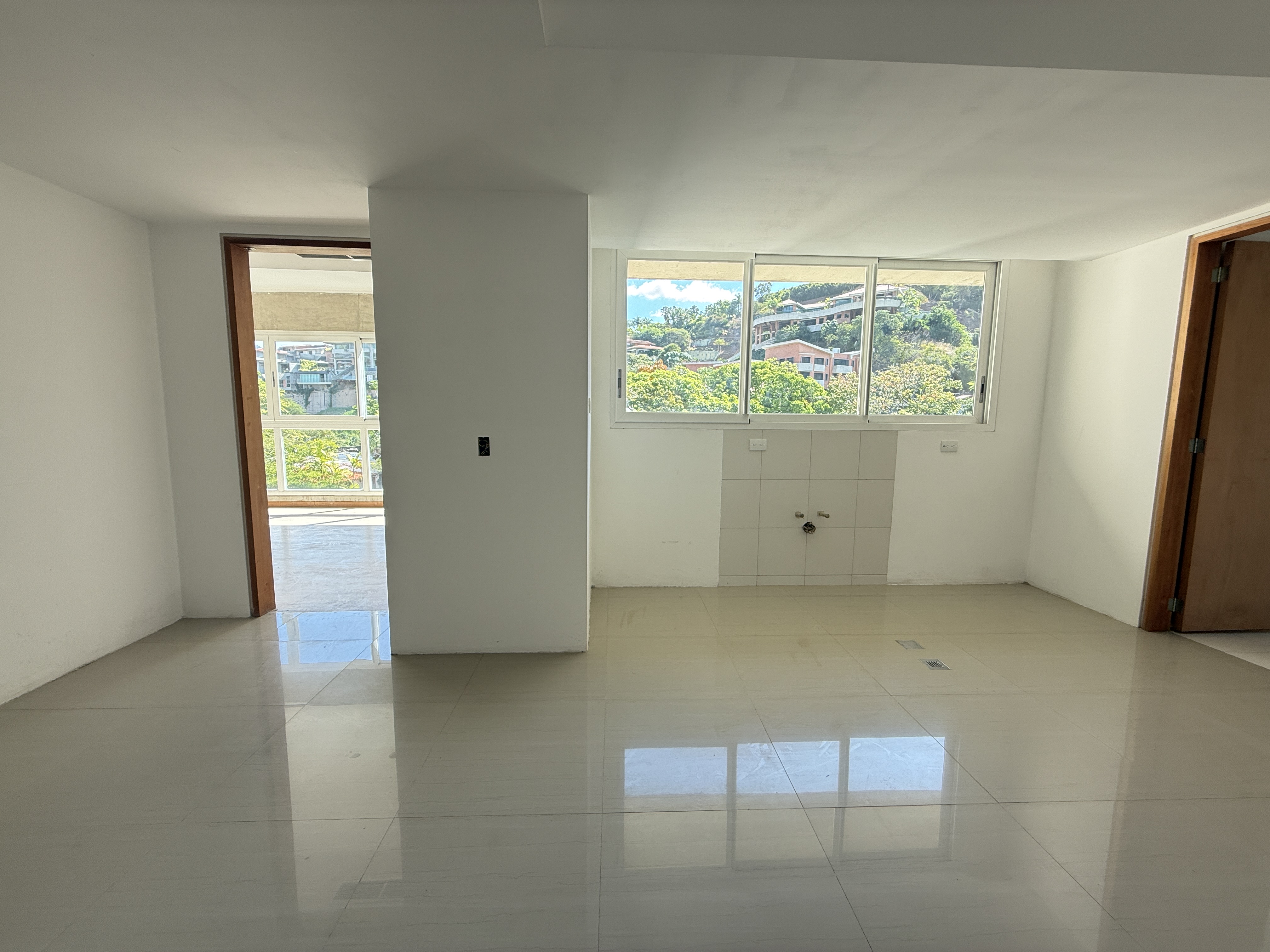 PENT-HOUSE DUPLEX EN OBRA BLANCA EN LOMAS DE LAS MERCEDES BELLA
