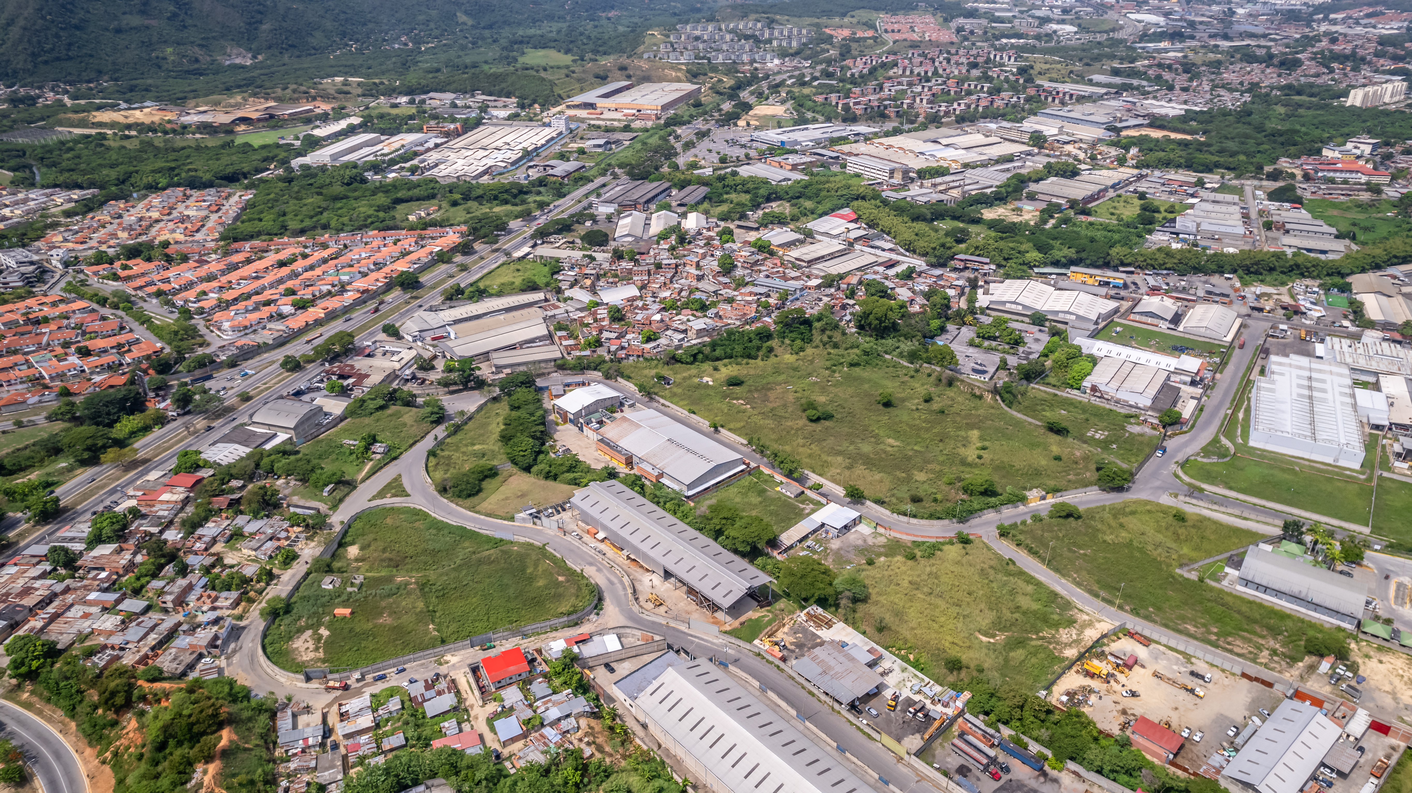 Galpón con fabrica en venta 2500m2 Guatire Anma