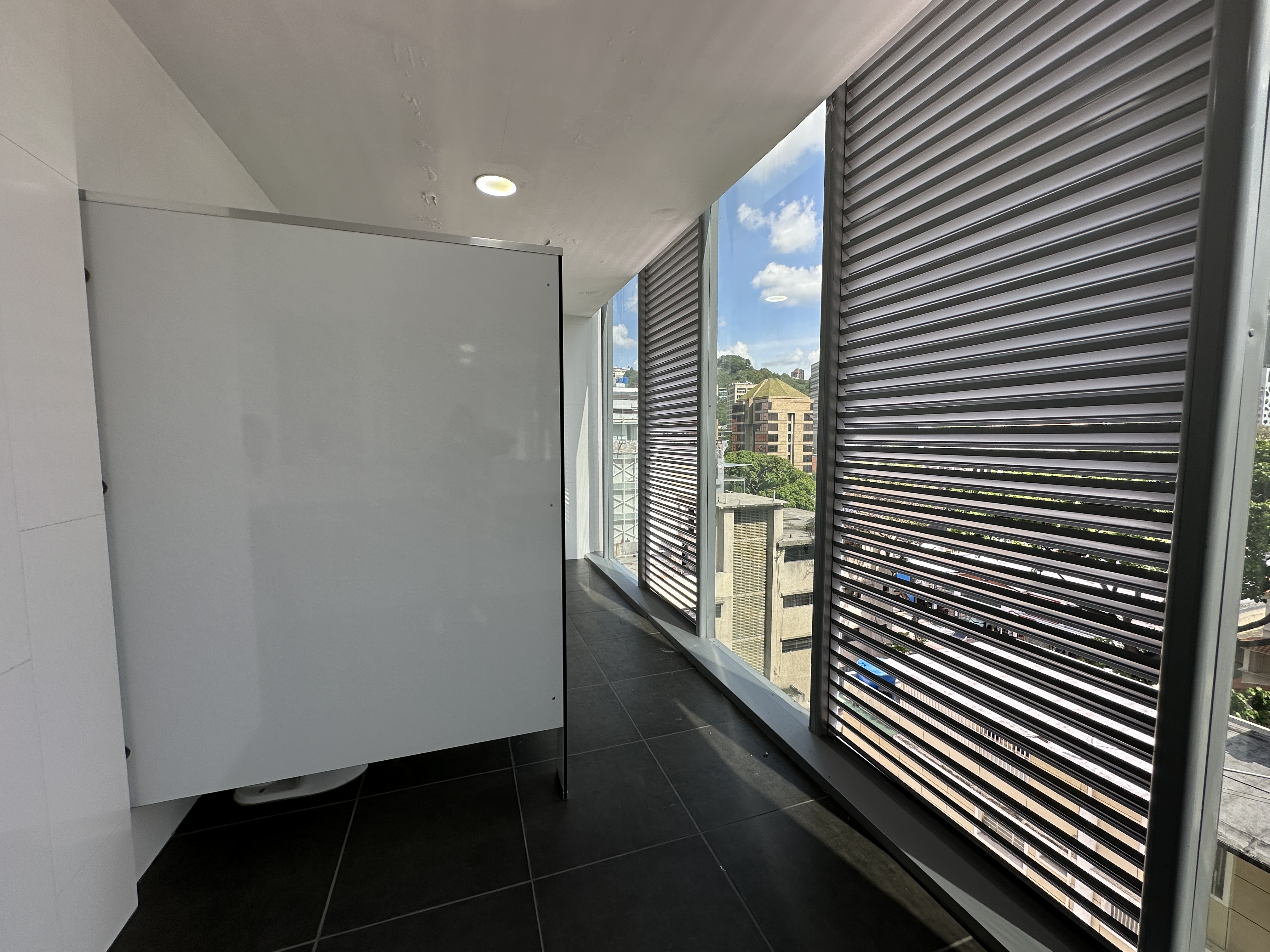OFICINA EN VENTA EN LAS MERCEDES CON VISTA AL AVILA Anma