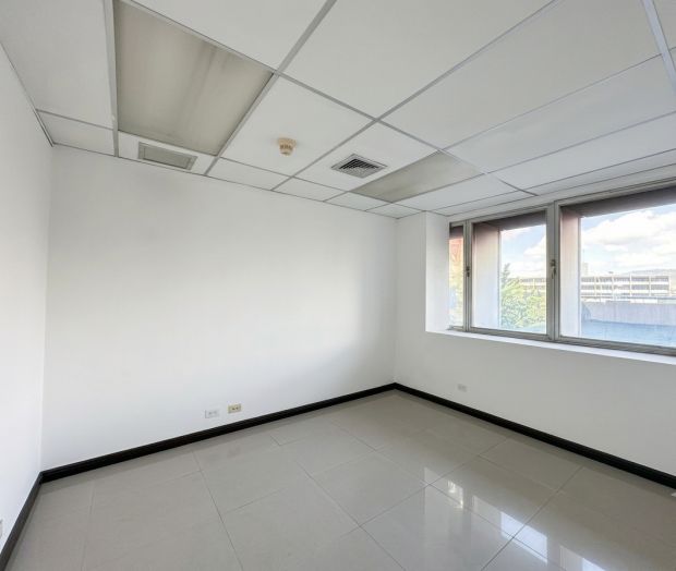Oficina en venta Mene Grande en Los Palos grandes OsVi