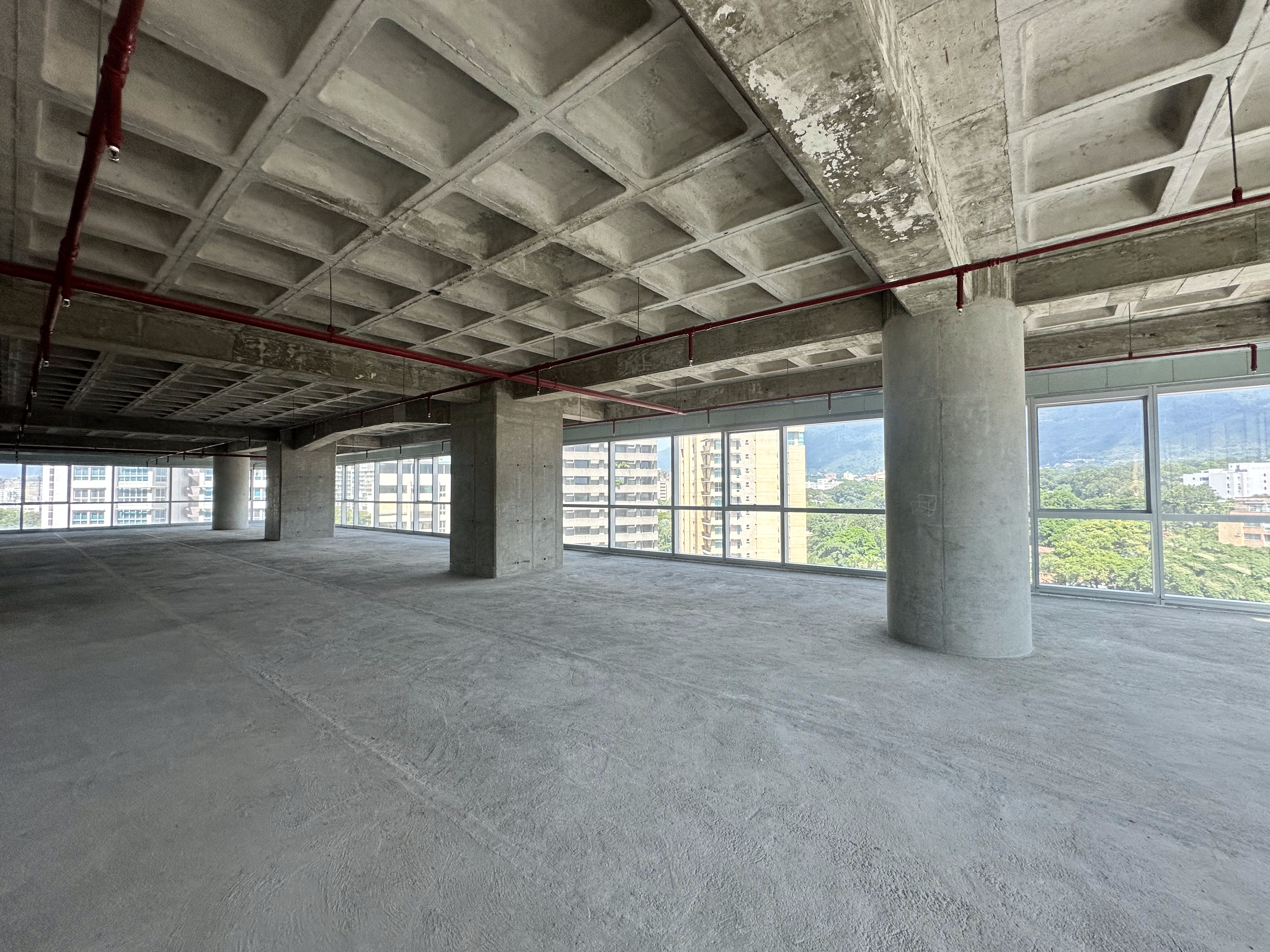 Venta Oficina  en Obra Gris en Centro Empresarial La esmeralda Bella