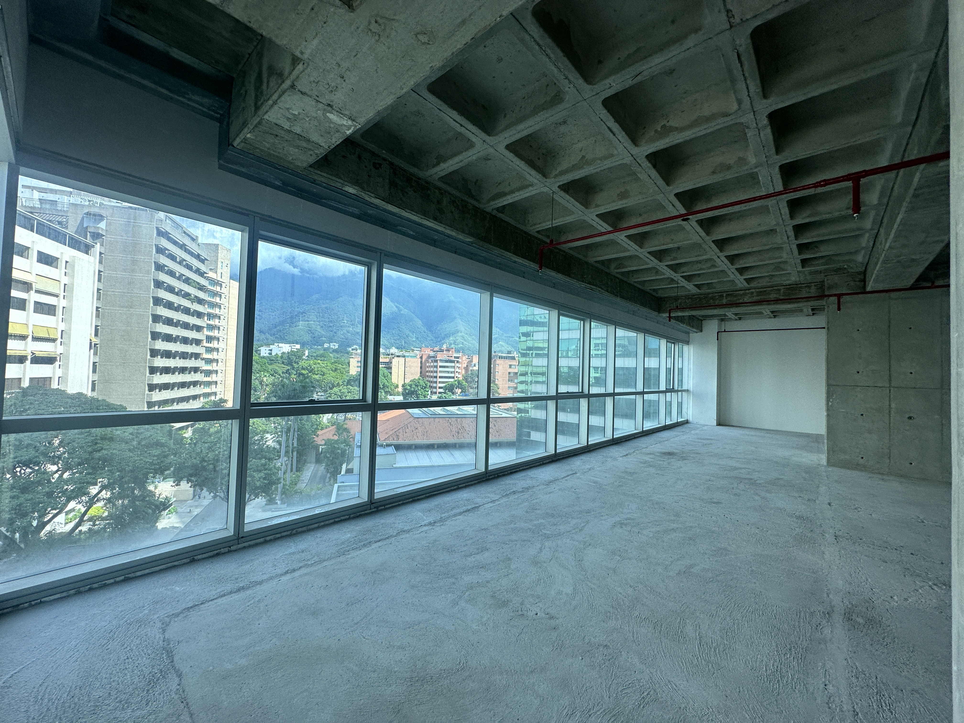 OFICINA EN OBRA GRIS EN CAMPO ALEGRE 300m2 Bella