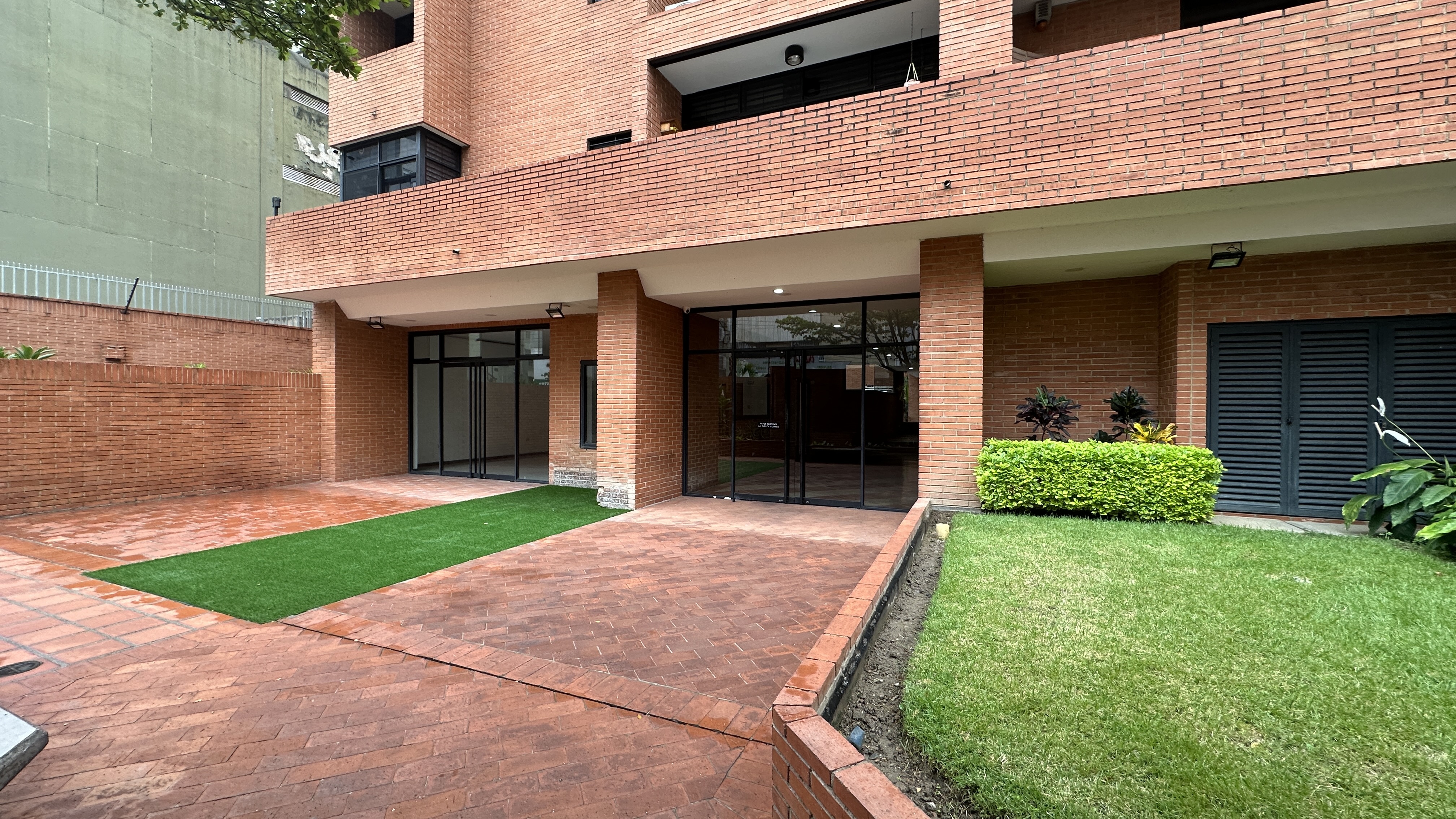 APARTAMENTO EJECUTIVO EN ALQUILER LOS PALOS GRANDES ALE