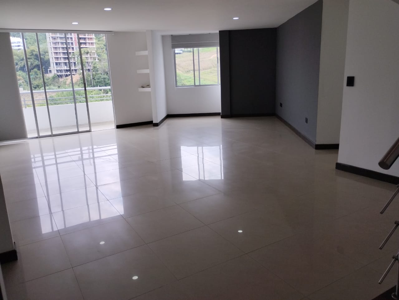 Imagen de SE VENDE ESPECTACULAR PENTHOUSE EN PINARES