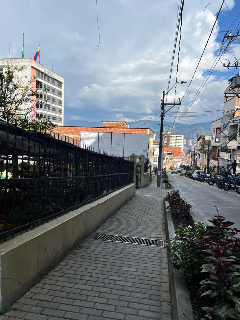 Casa lote a pocos mts del parque de la Estrella