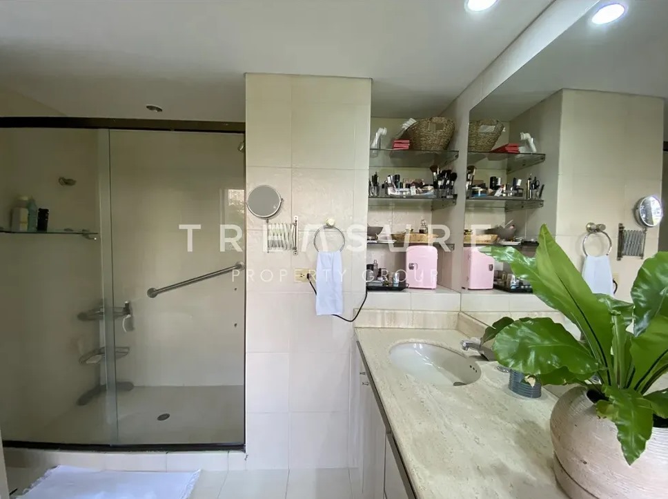 Hermoso y amplio apartamento en exclusivo barrio de El Poblado