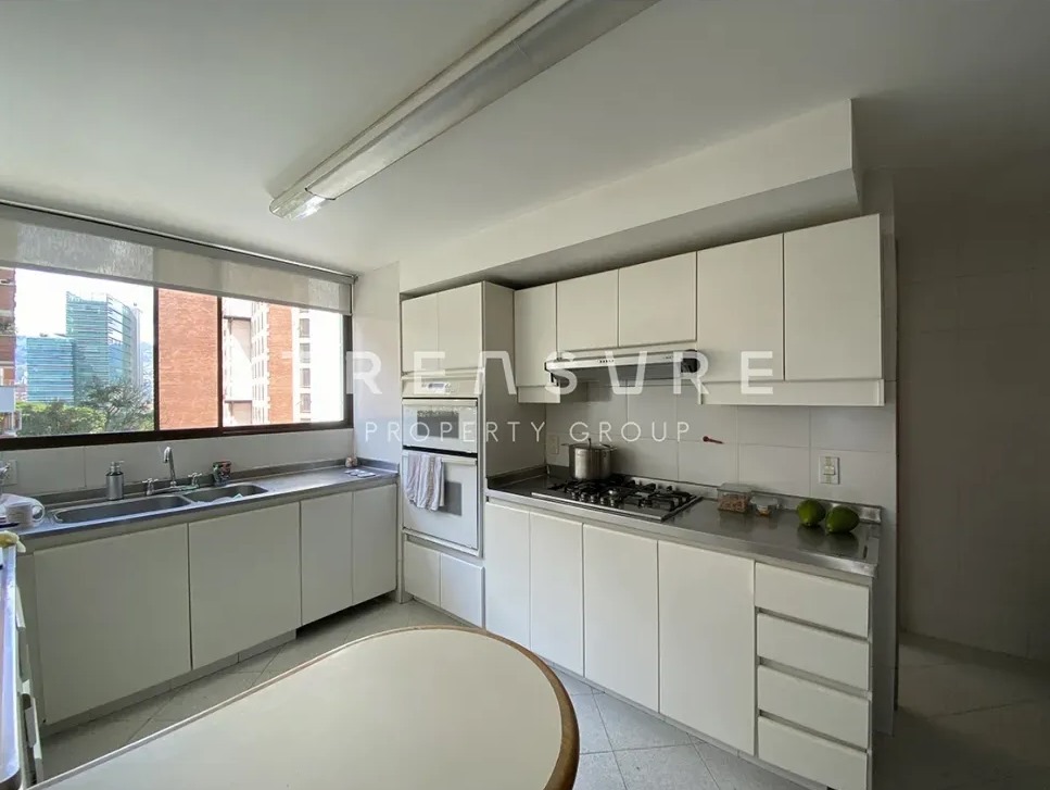 Hermoso y amplio apartamento en exclusivo barrio de El Poblado