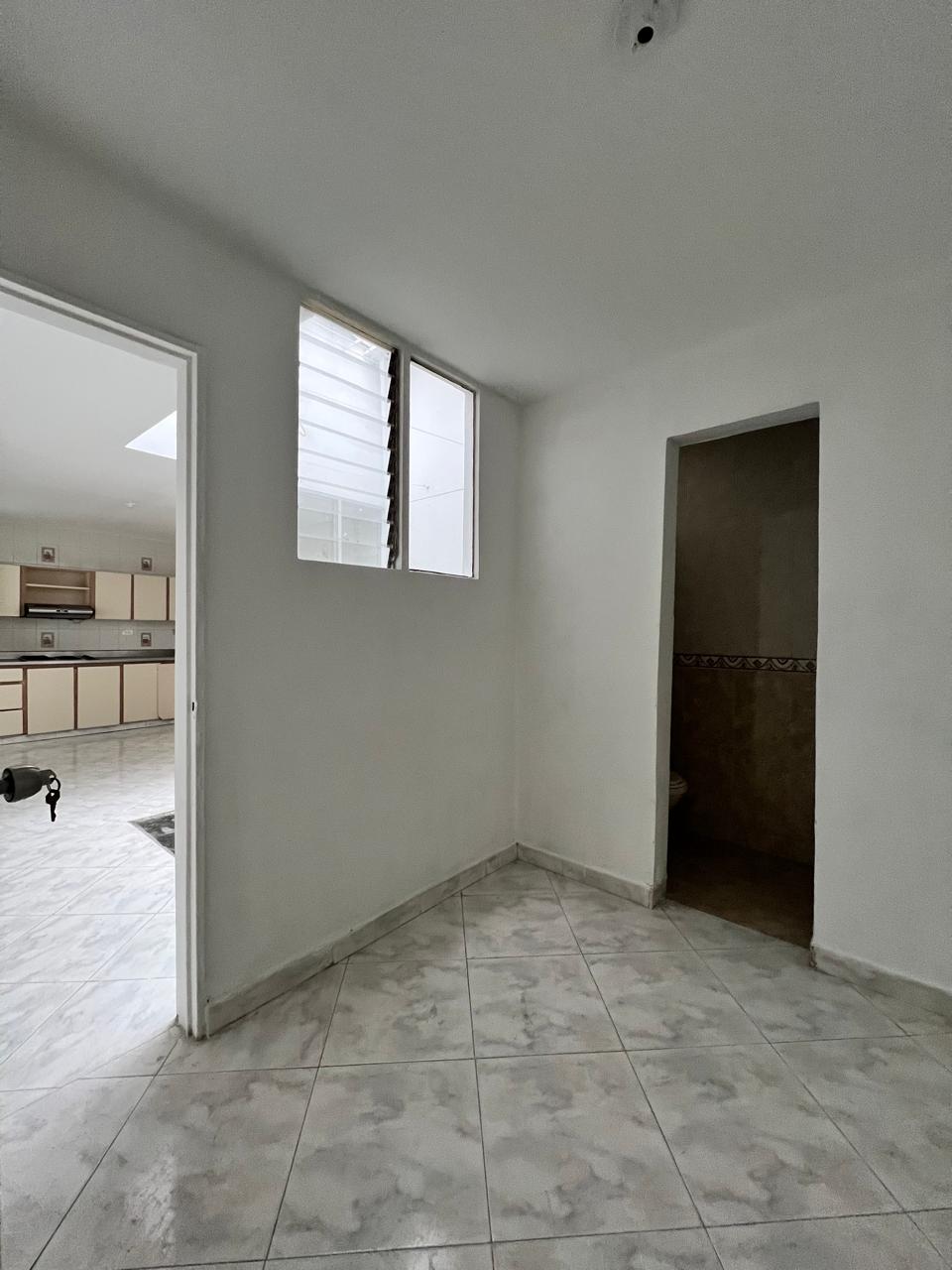 Casa con uso comercial en Laureles