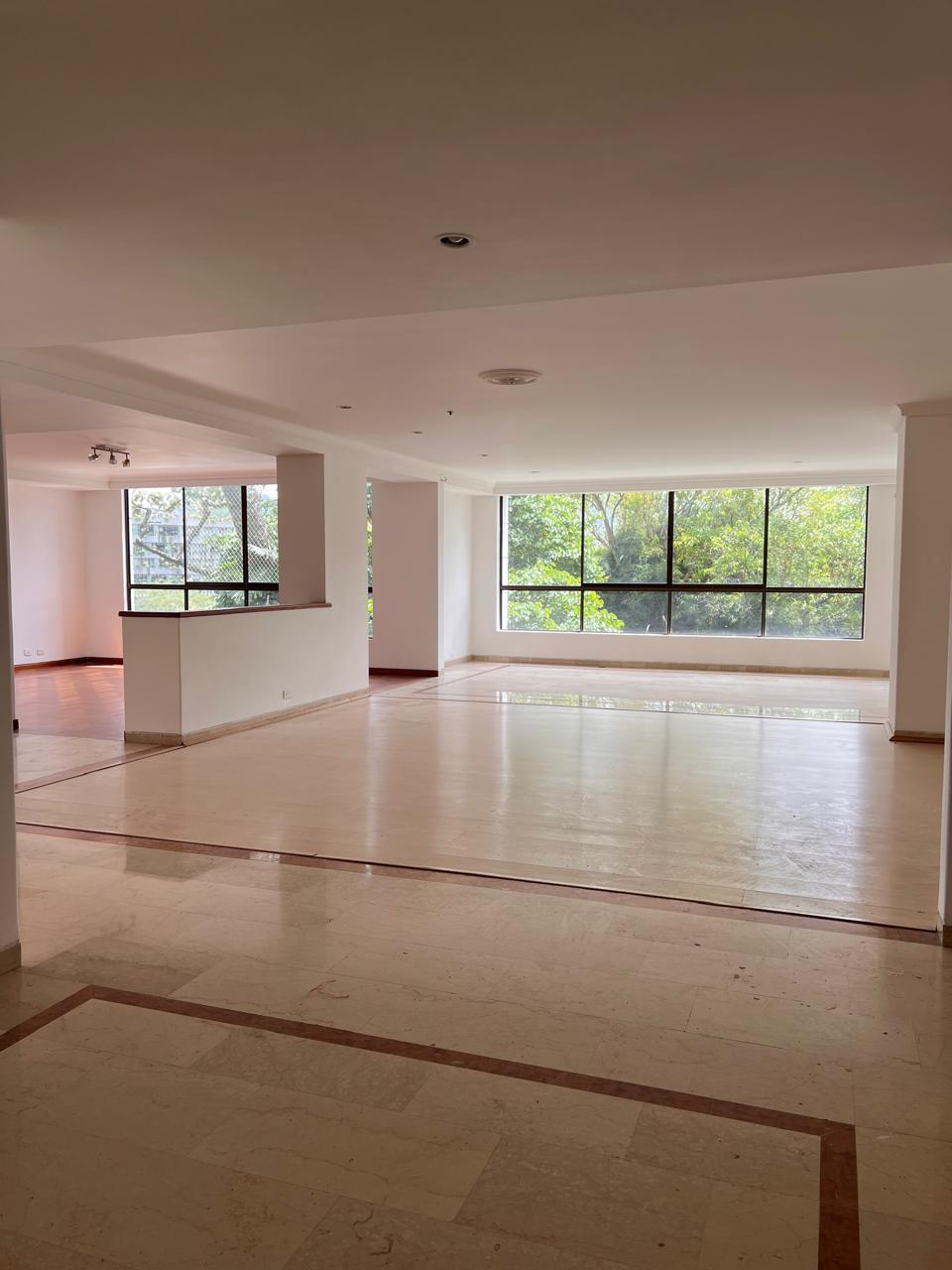 Hermoso y amplio apartamento en exclusivo barrio de El Poblado