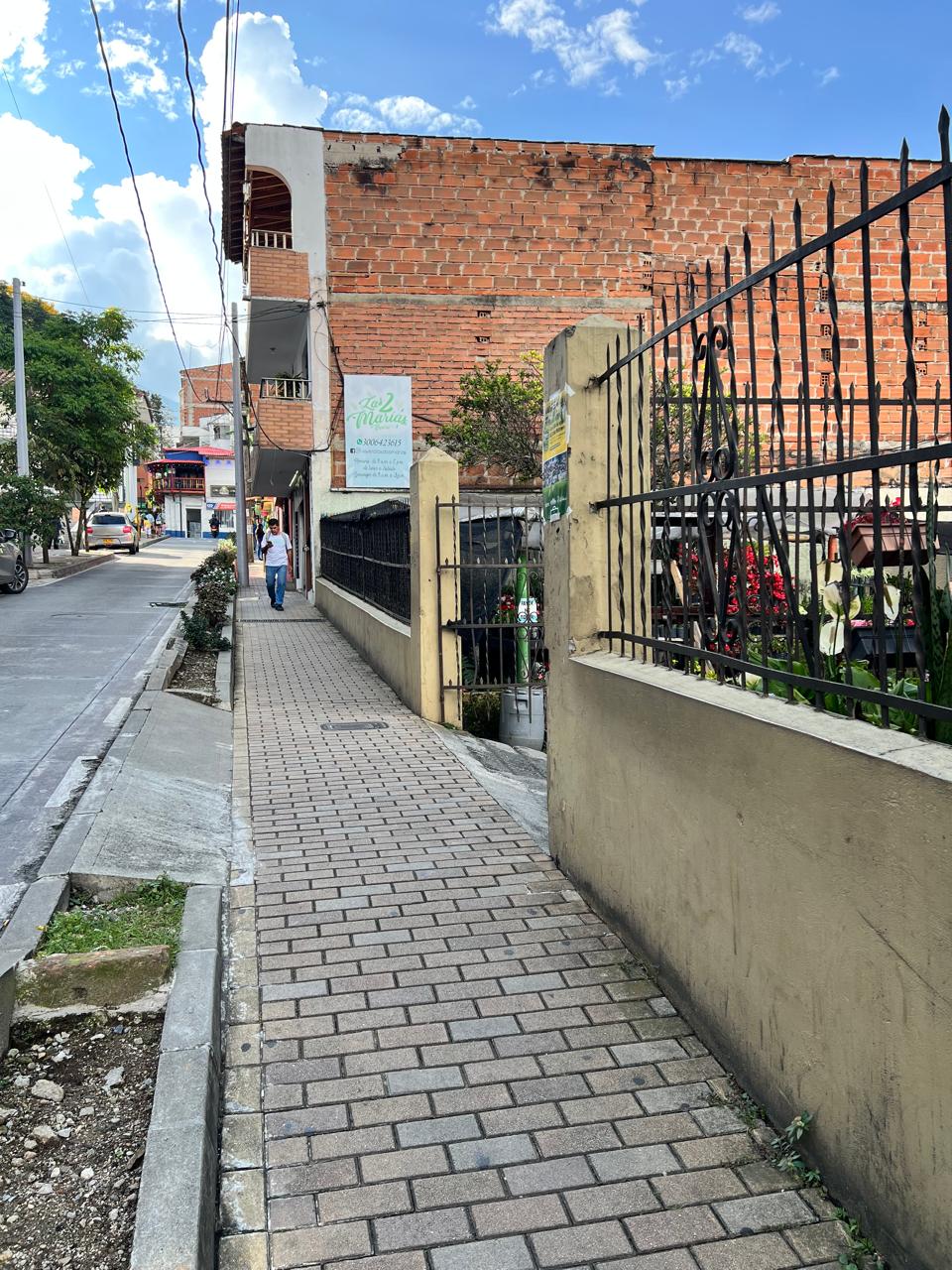 Casa lote a pocos mts del parque de la Estrella