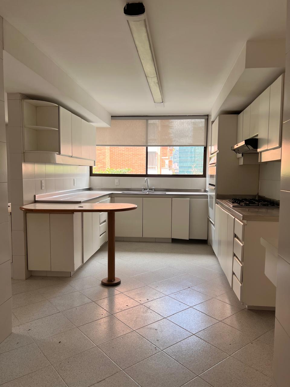 Hermoso y amplio apartamento en exclusivo barrio de El Poblado