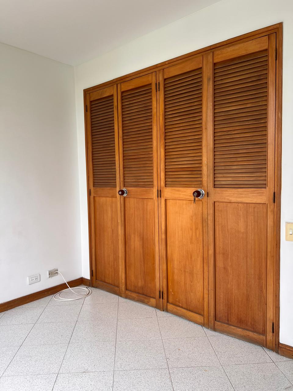 Hermoso y amplio apartamento en exclusivo barrio de El Poblado