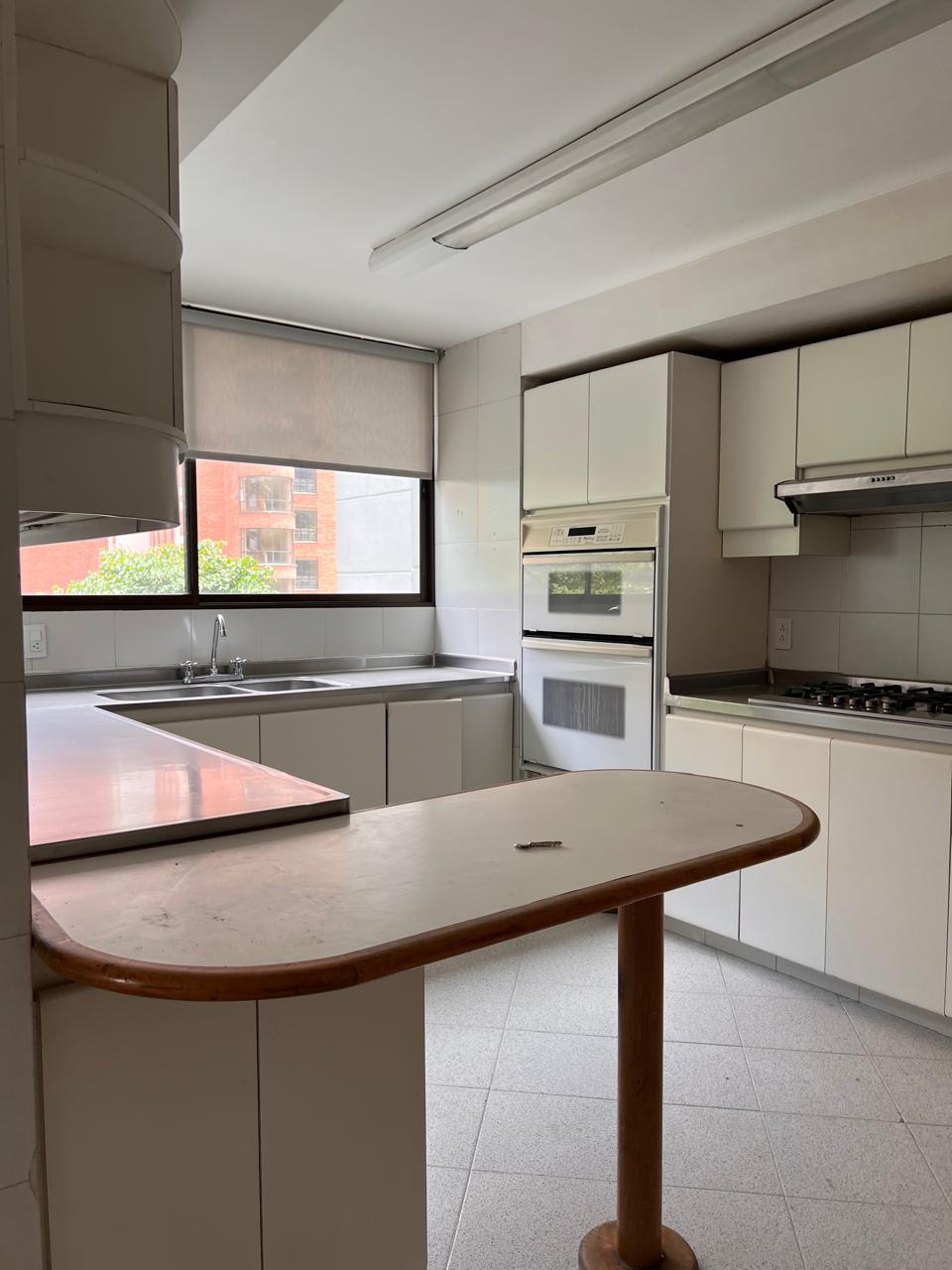 Hermoso y amplio apartamento en exclusivo barrio de El Poblado