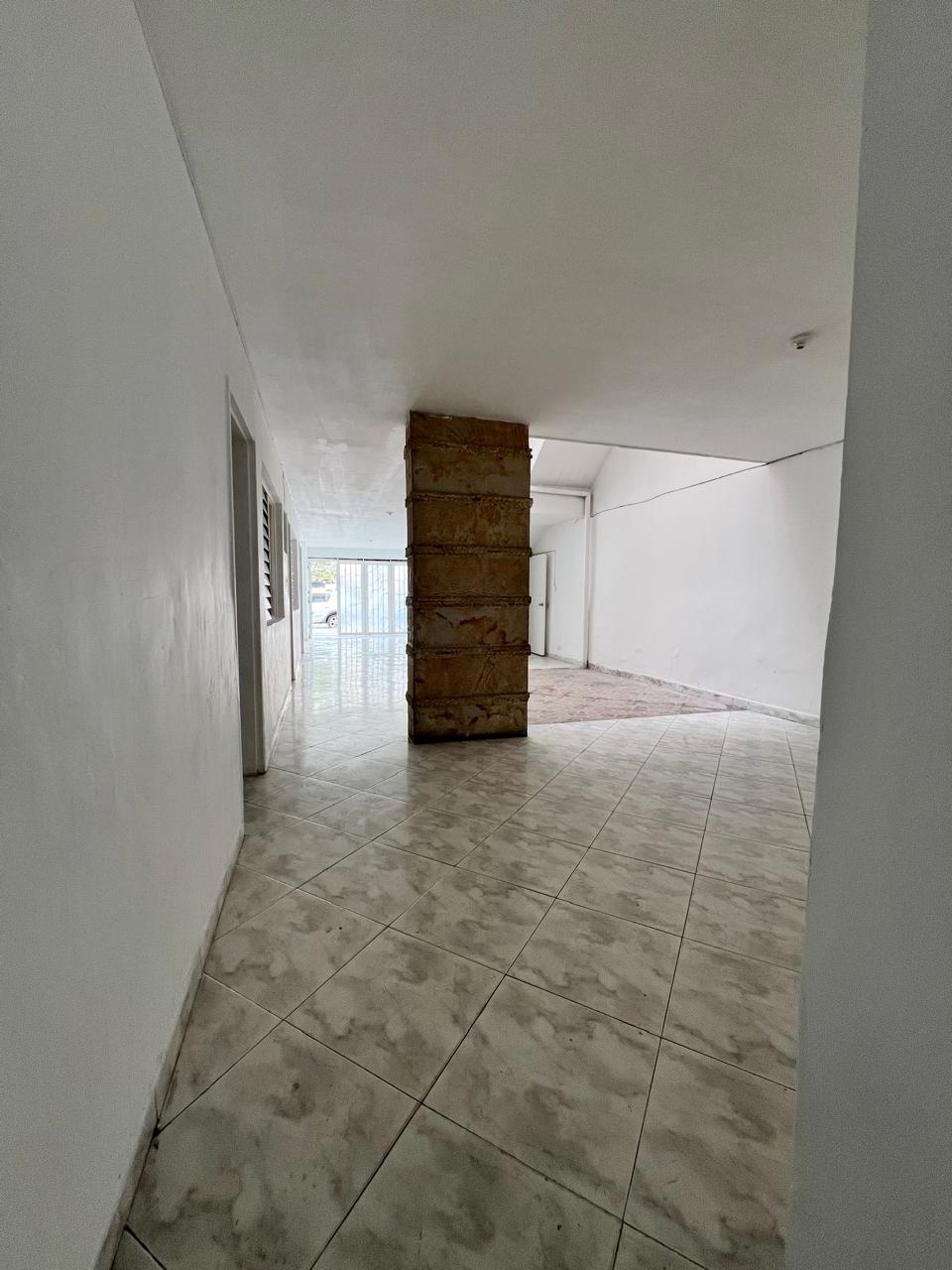 Casa con uso comercial en Laureles