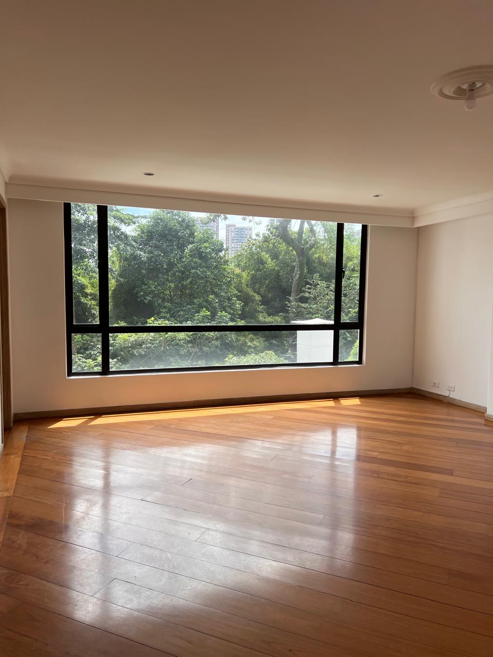 Hermoso y amplio apartamento en exclusivo barrio de El Poblado