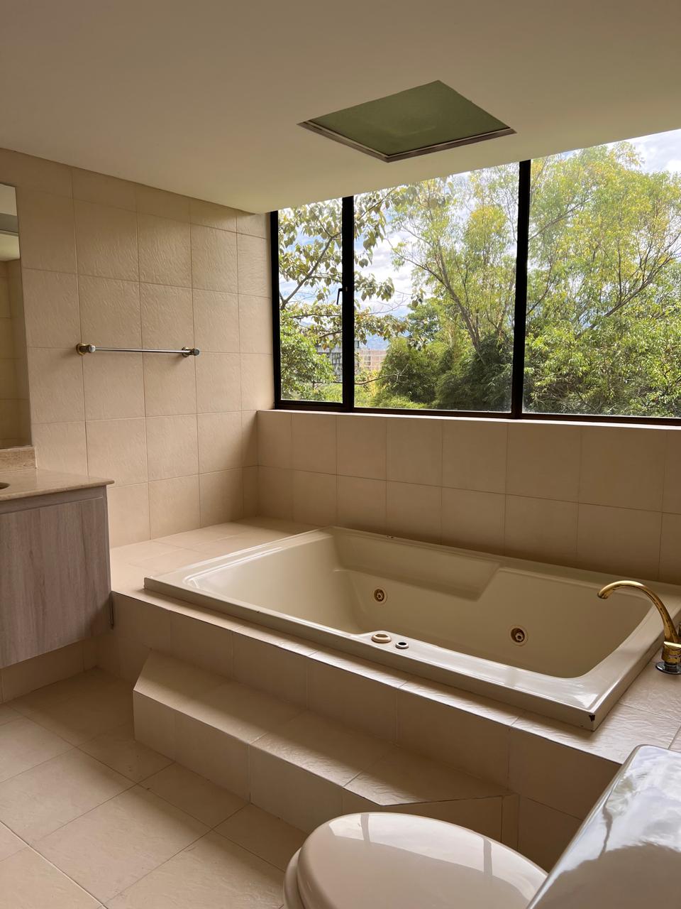 Hermoso y amplio apartamento en exclusivo barrio de El Poblado