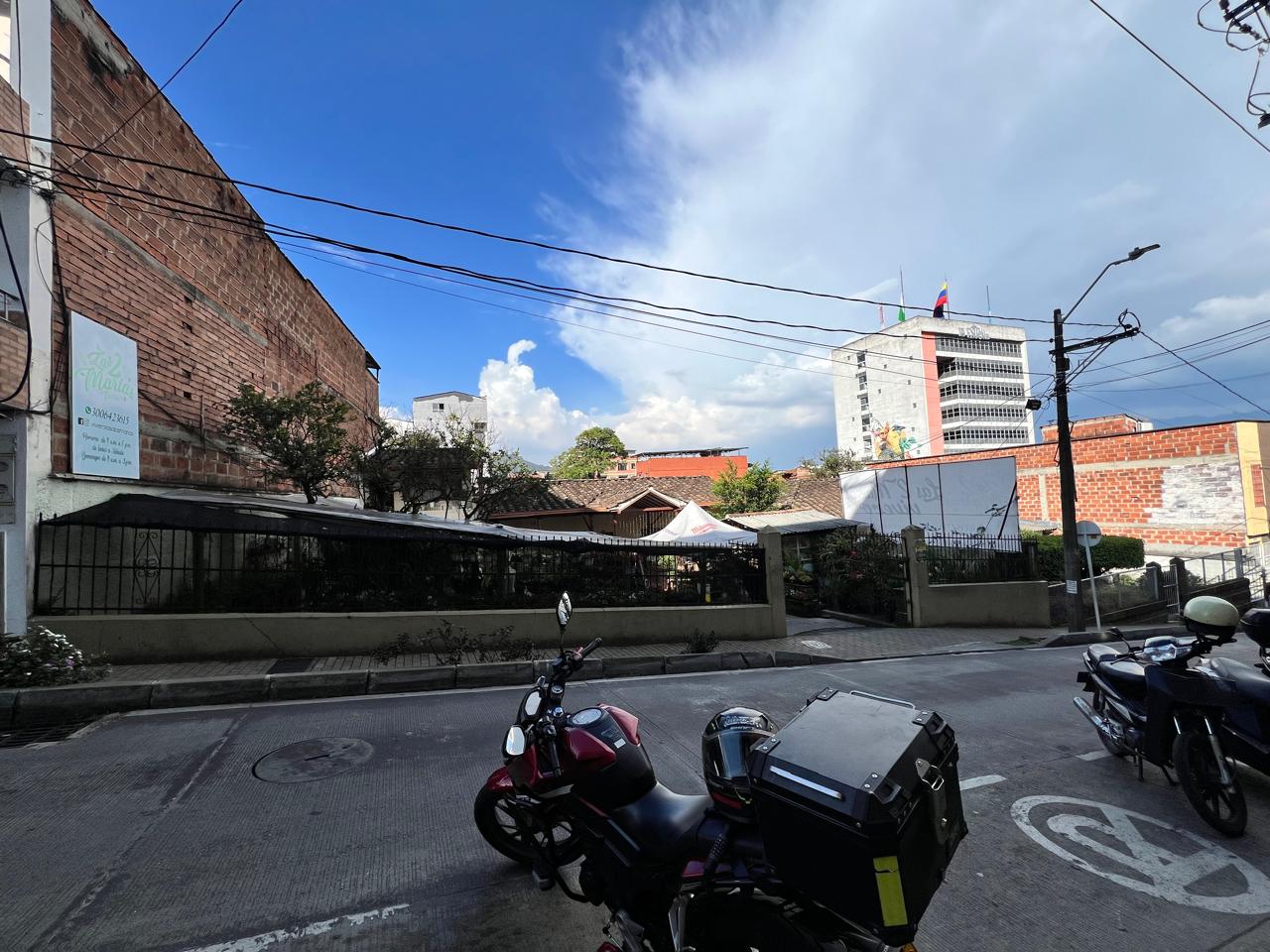 Casa lote a pocos mts del parque de la Estrella