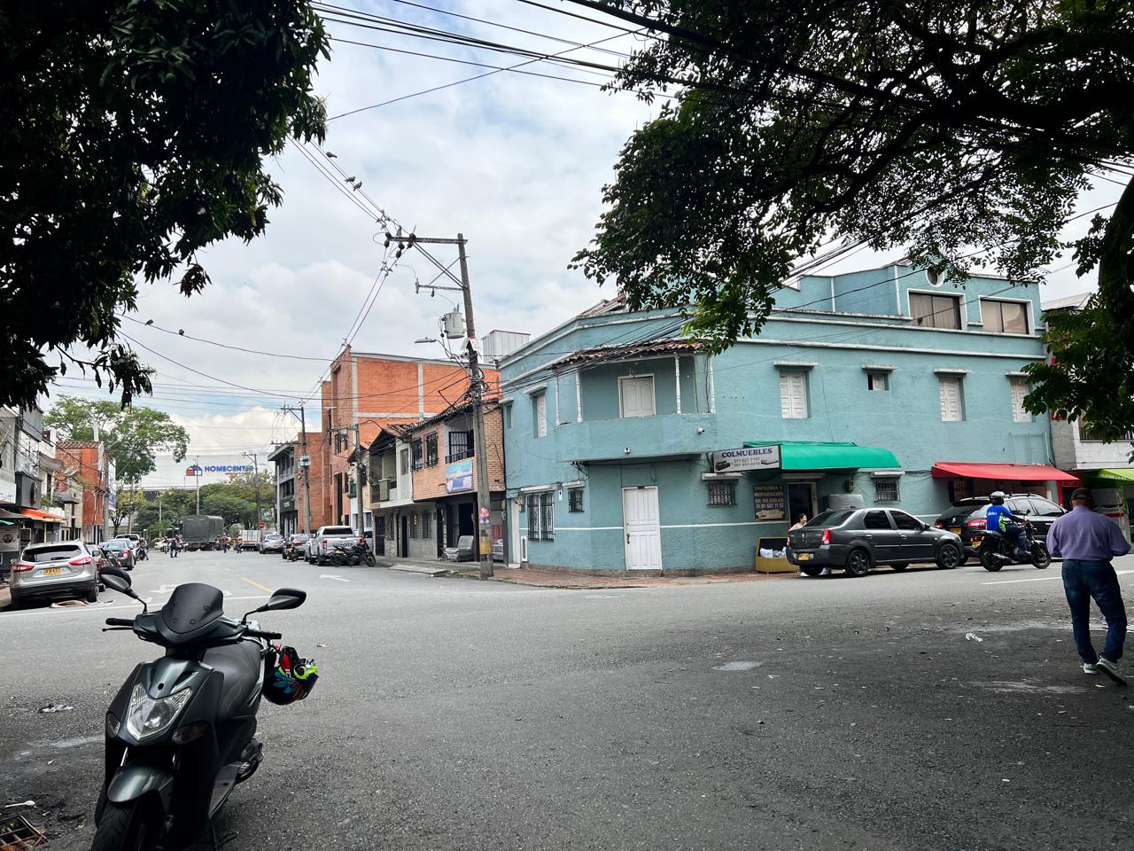 Casa con uso comercial en Laureles