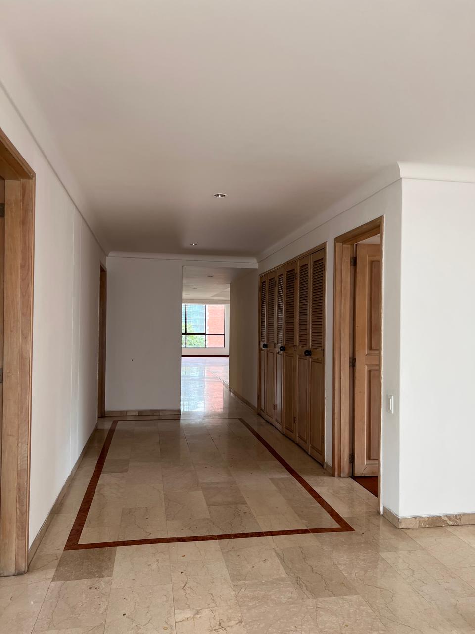 Hermoso y amplio apartamento en exclusivo barrio de El Poblado