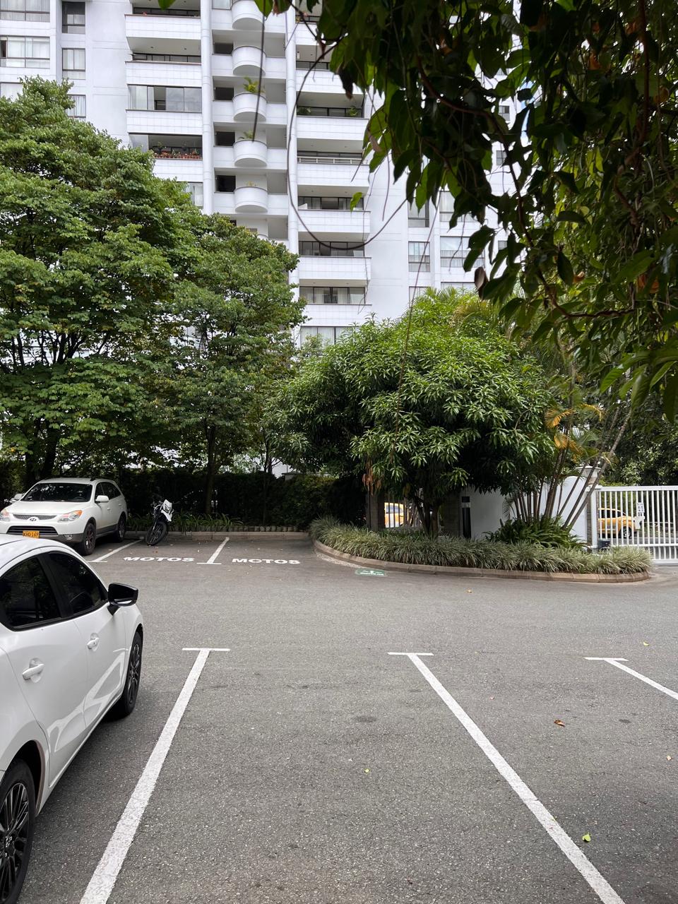 Hermoso y amplio apartamento en exclusivo barrio de El Poblado