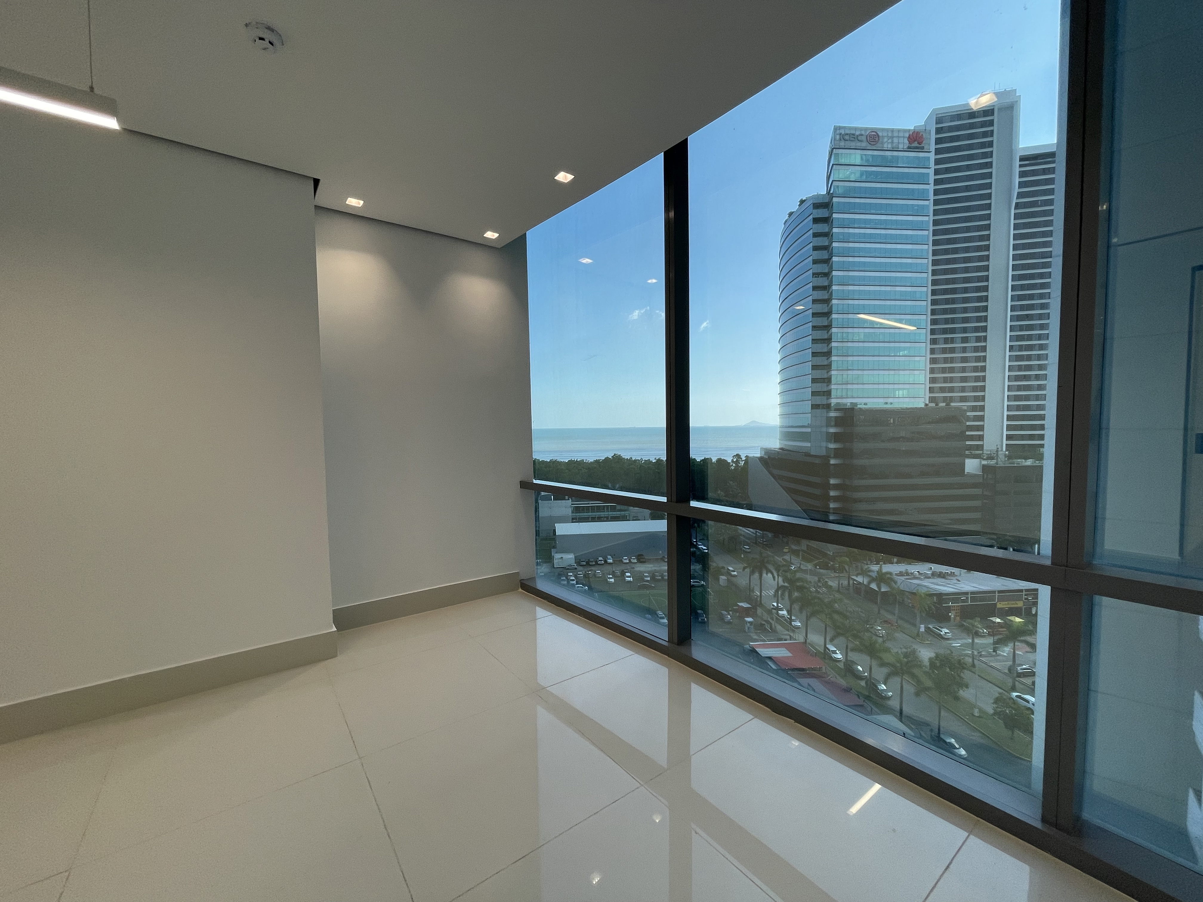 Alquiler de oficina en Costa del Este  Financial Park  — foto 1