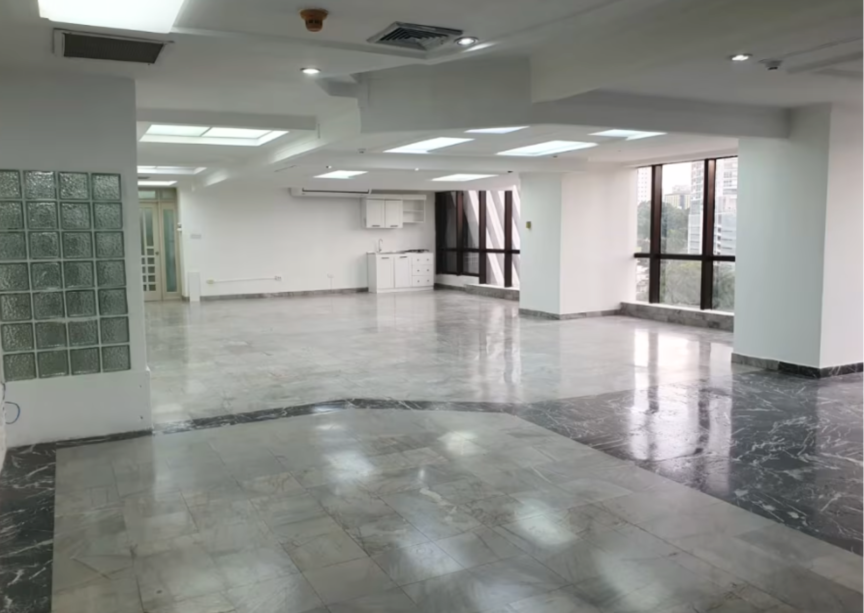 Alquiler de oficinas en torre BAC — foto 3