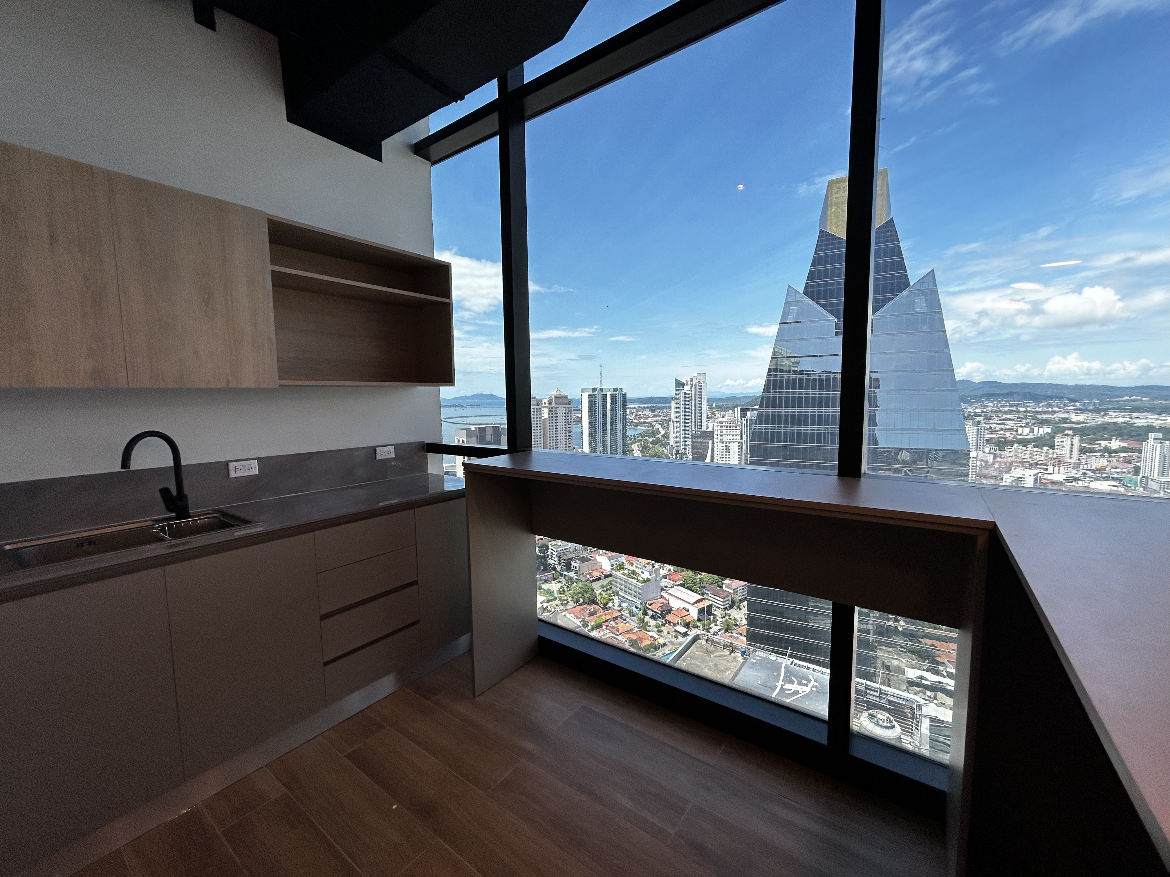 Alquiler de oficina Calle 50 Towers Financial Center  — foto 1