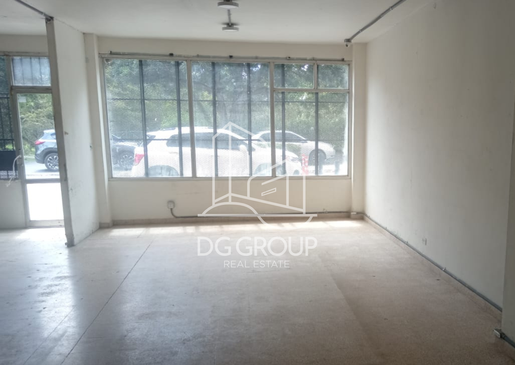 Venta de local comercial en Parque Lefevre — foto 2