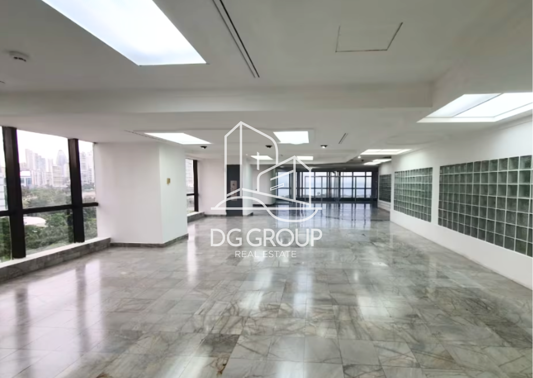 Alquiler de oficinas en torre BAC — foto 1