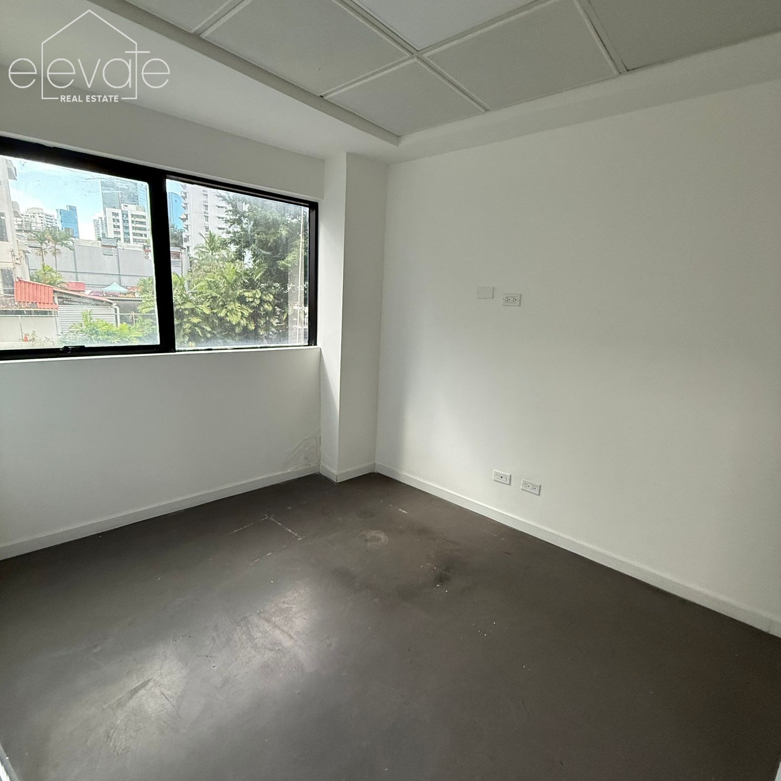 LOCAL COMERCIAL - ROYAL CENTER, MARBELLA