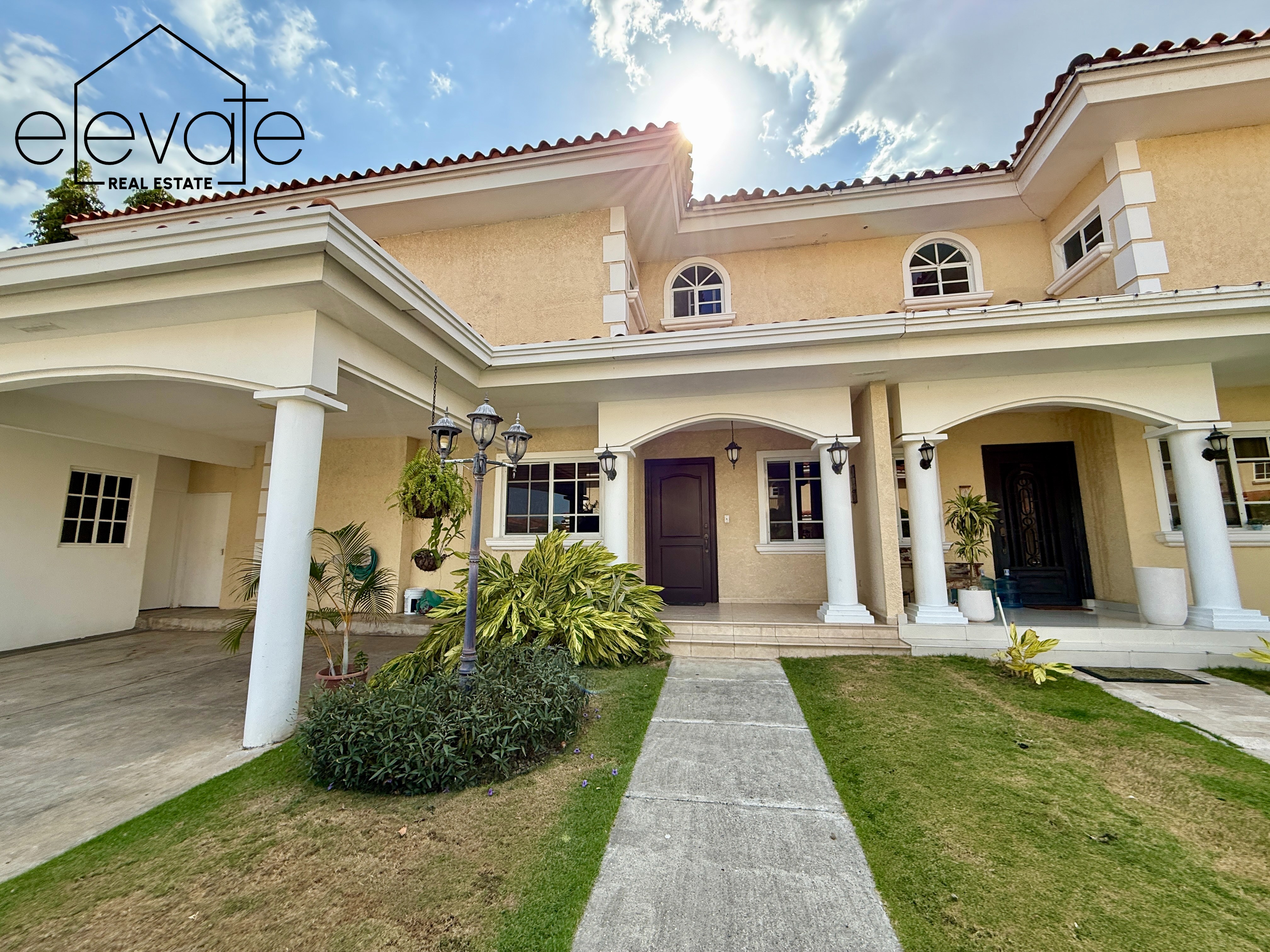 CASA EN PALMERAS DEL ESTE - COSTA DEL ESTE