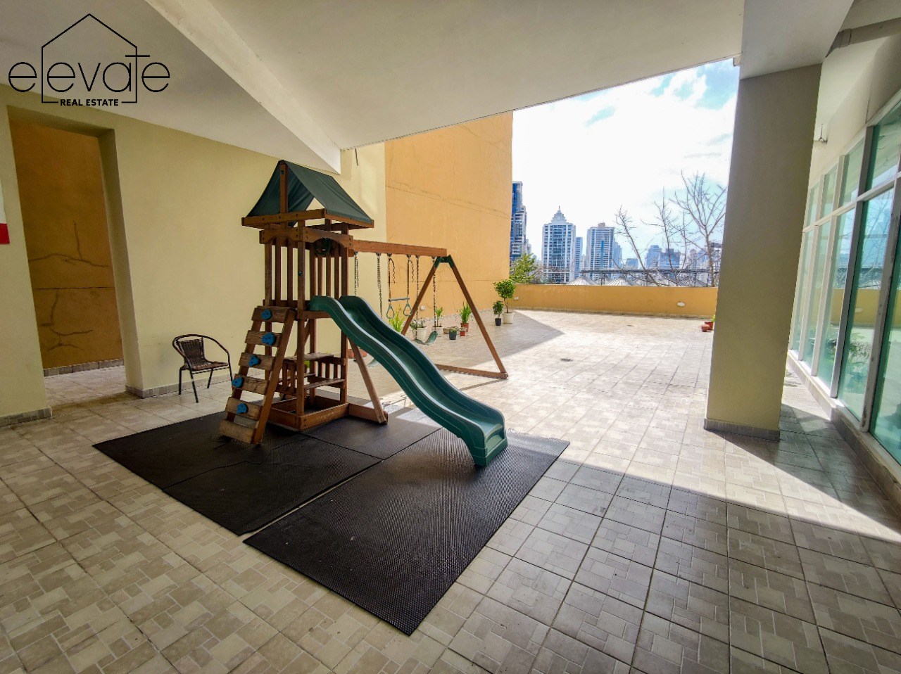 MAJESTIC GARDENS - EDISON PLAZA