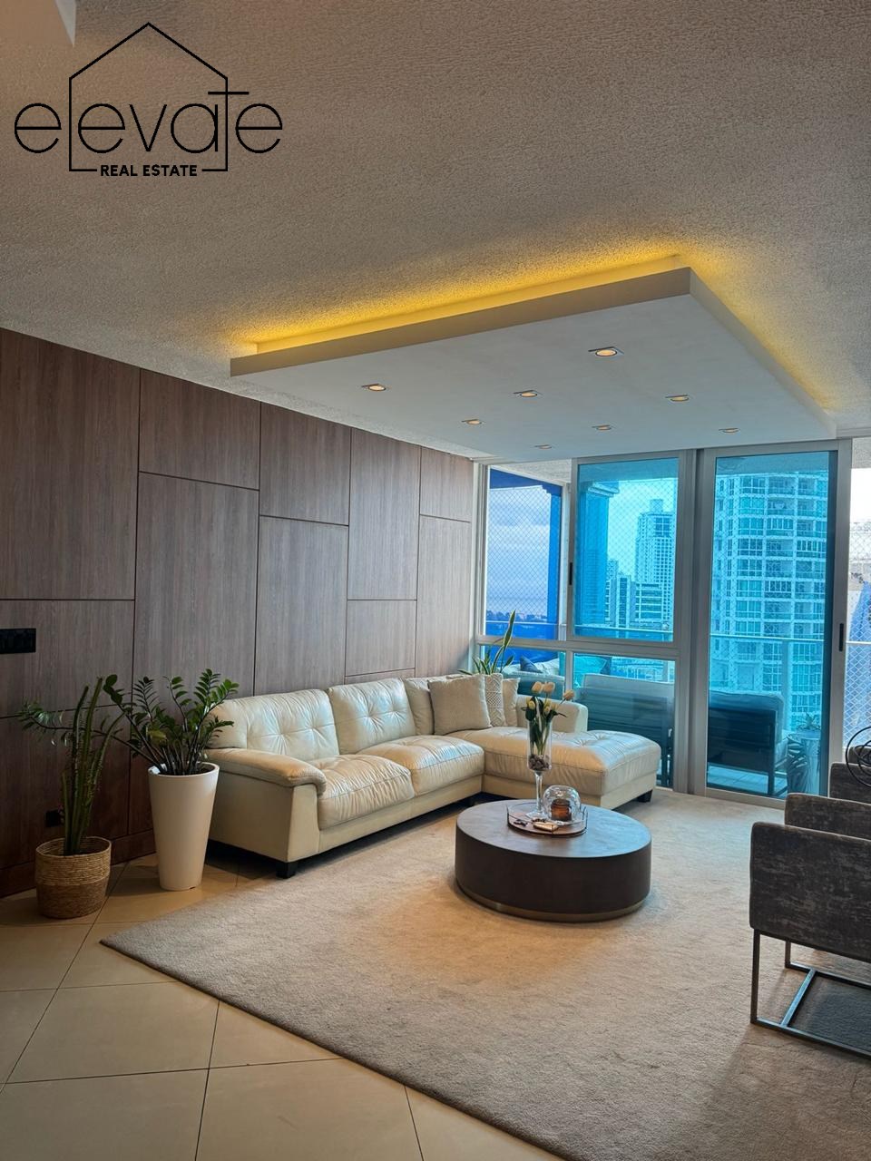 KOLOSAL TOWER - SAN FRANCISCO