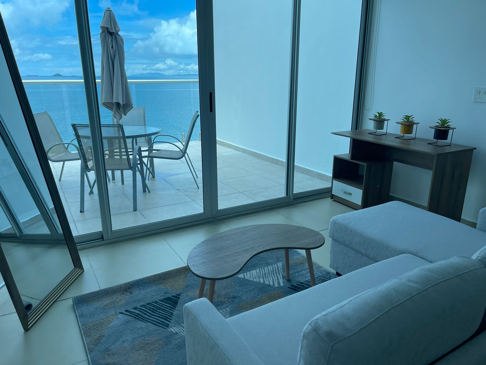 Se alquila apartamento completamente amoblado en Isla Naos - Amador