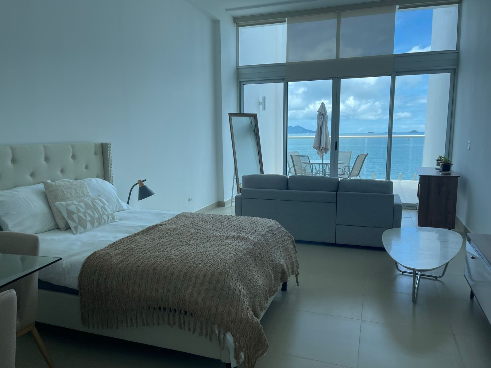 Se alquila apartamento completamente amoblado en Isla Naos - Amador