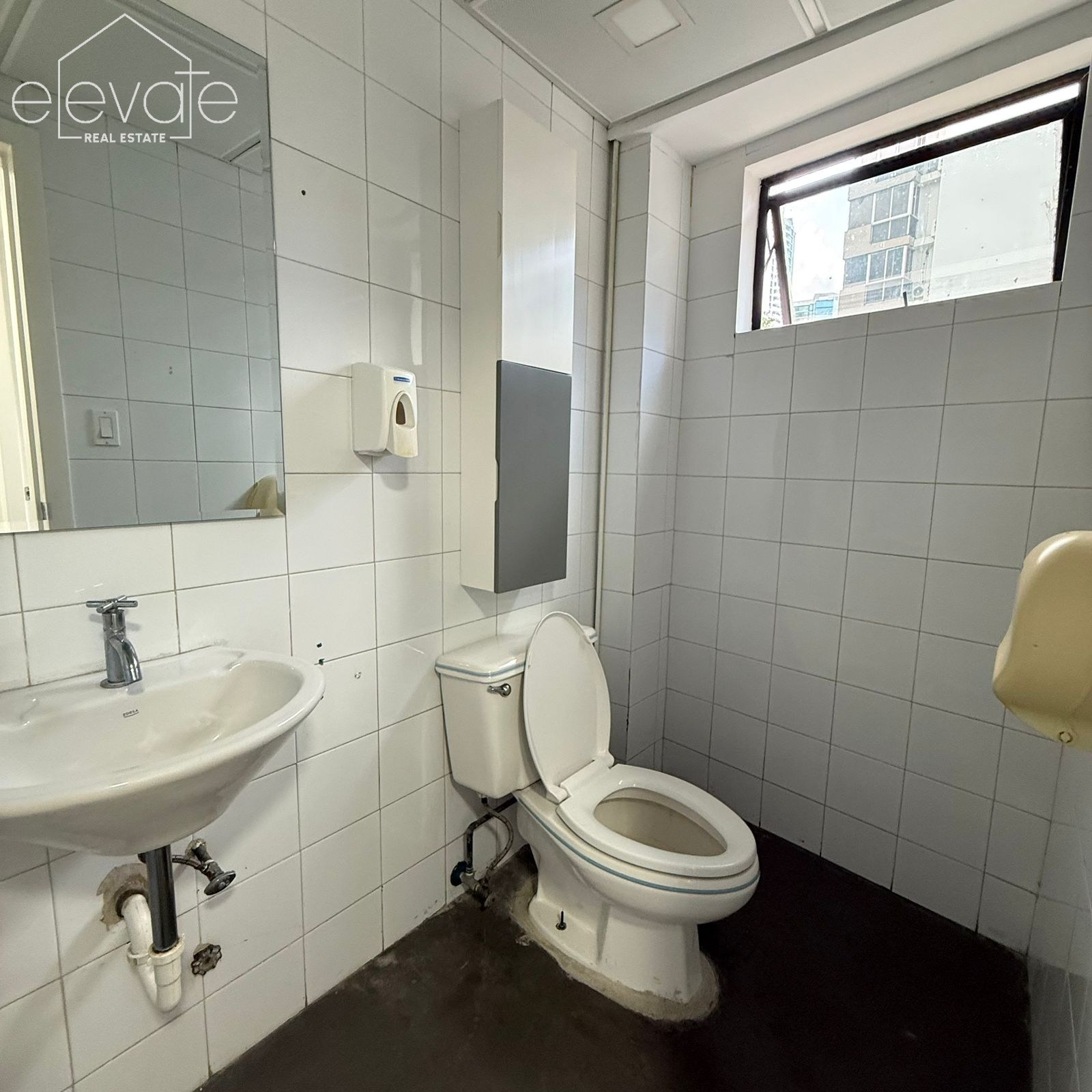 LOCAL COMERCIAL - ROYAL CENTER, MARBELLA